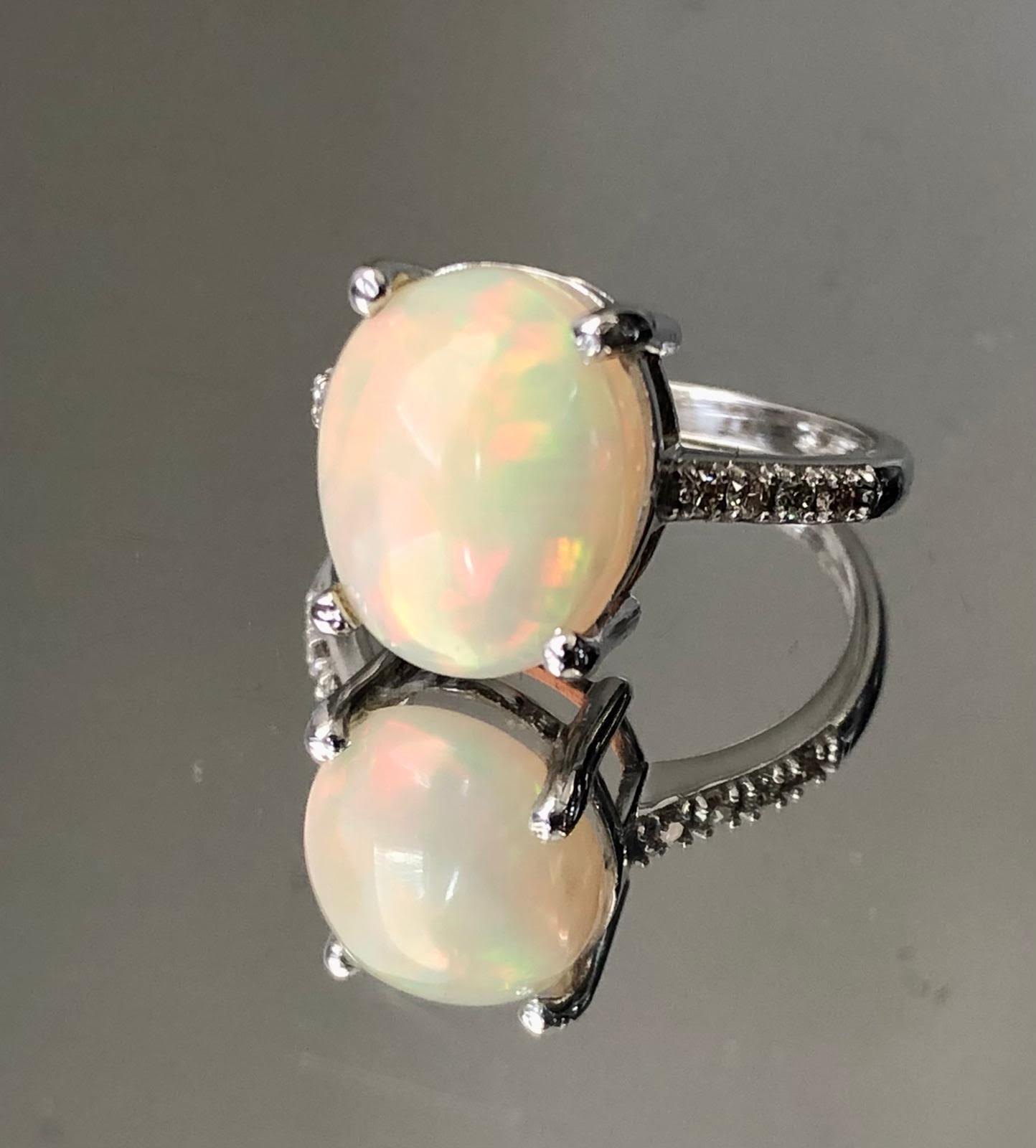 Beautiful Natural 3.15k Fire Opal Ring With Natural Diamonds and 18k Gold - Image 12 of 13