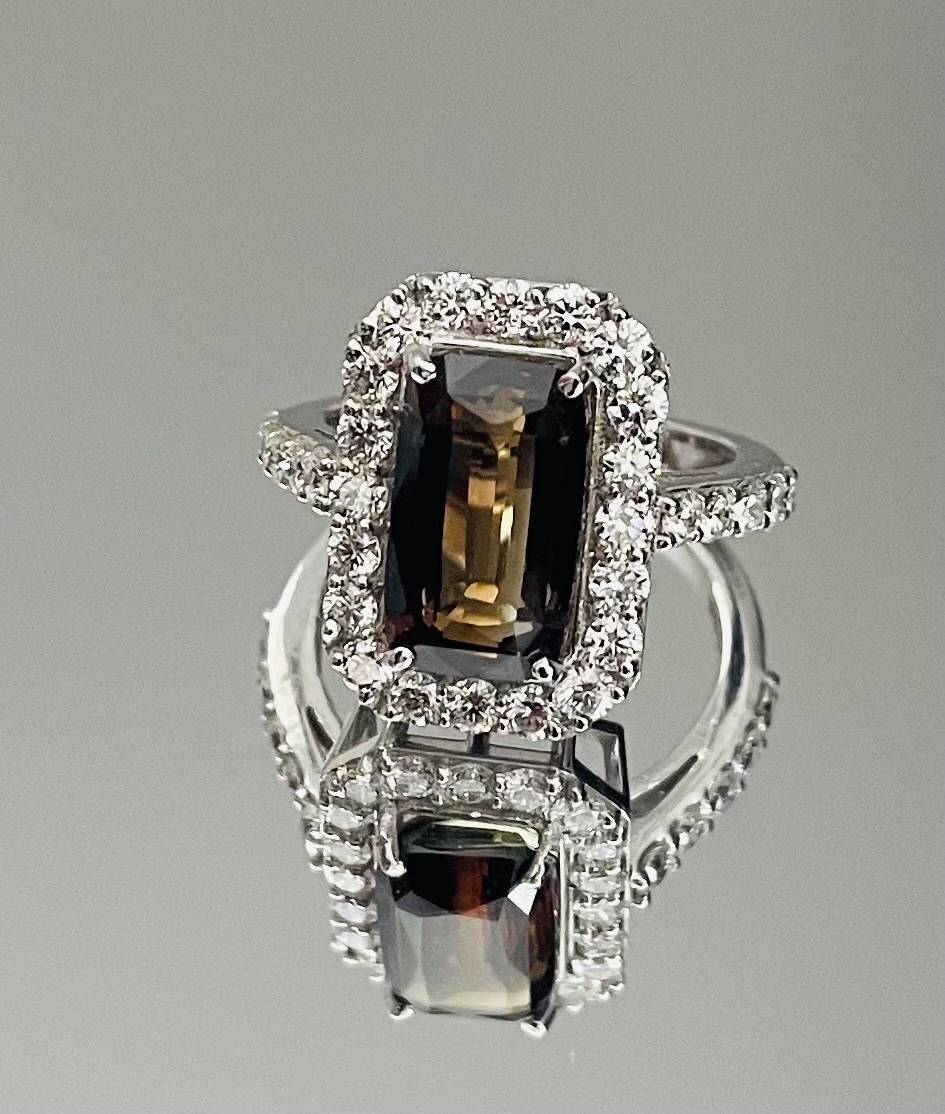 5.07 Ct Natural Alexandrite Ring Unheated Untreated with Diamonds & 18k Gold - Image 3 of 6