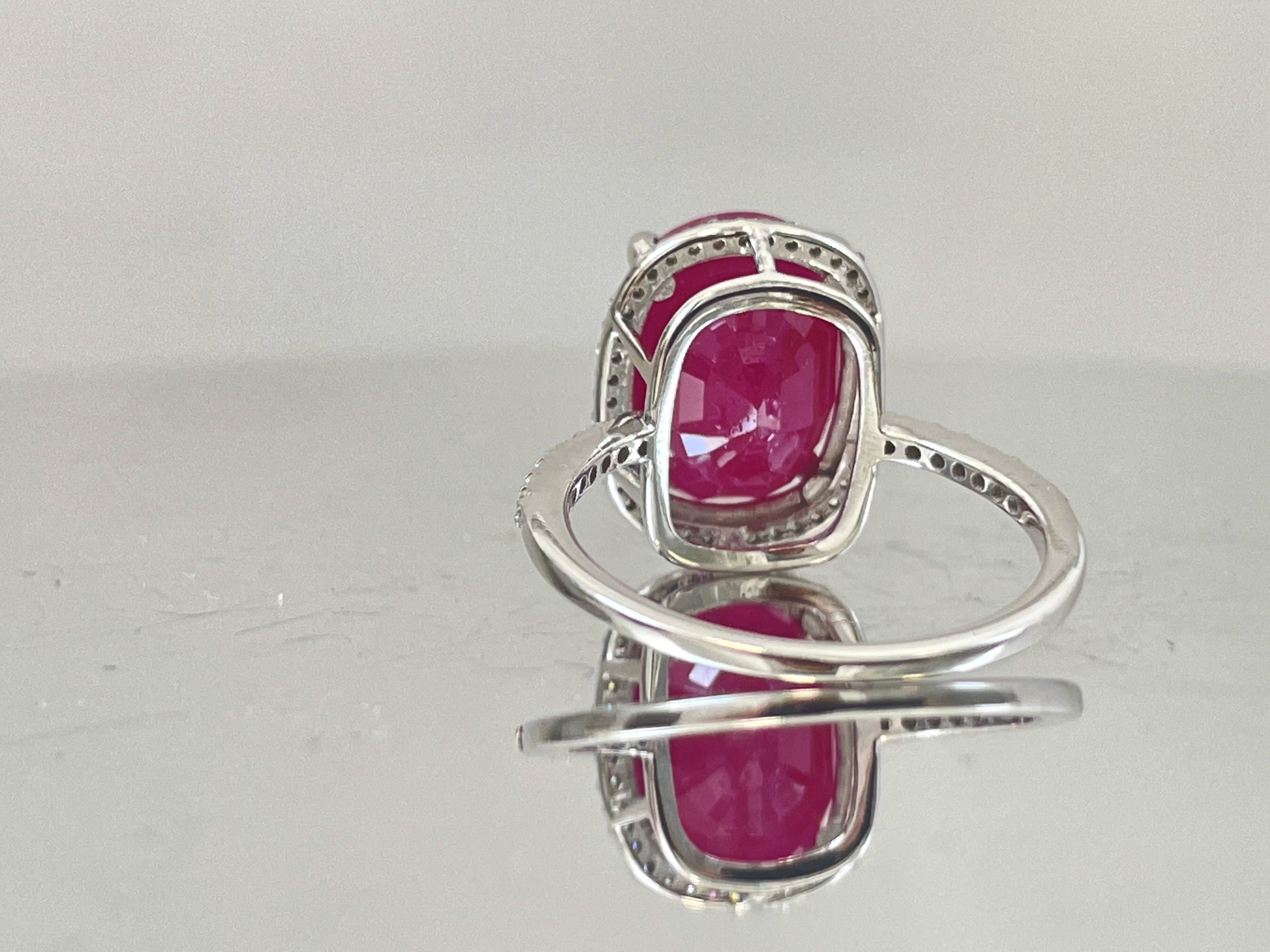 Natural Burma Ruby 9.16 Ct With Natural Diamonds & 18kGold - Image 6 of 7