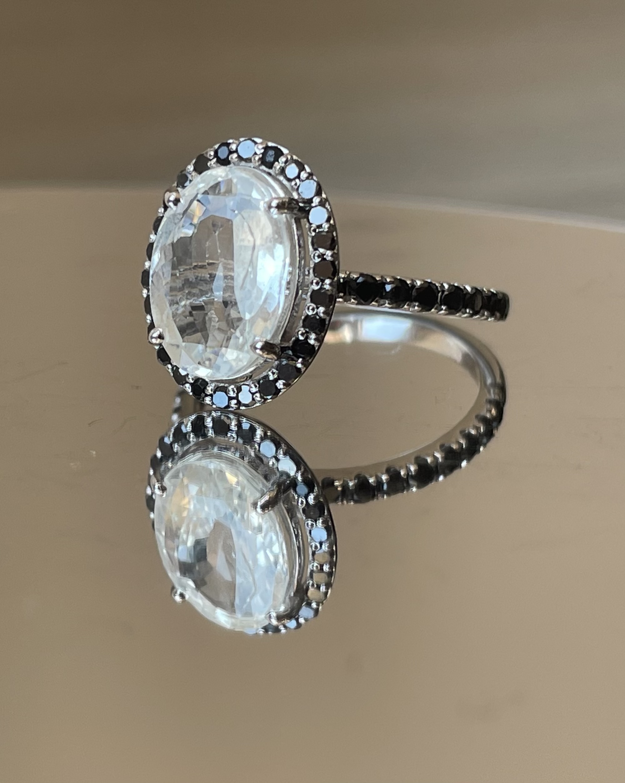 Beautiful 3.56CT Natural Ceylon White Sapphire W Natural Diamonds & 18k Gold - Image 9 of 10