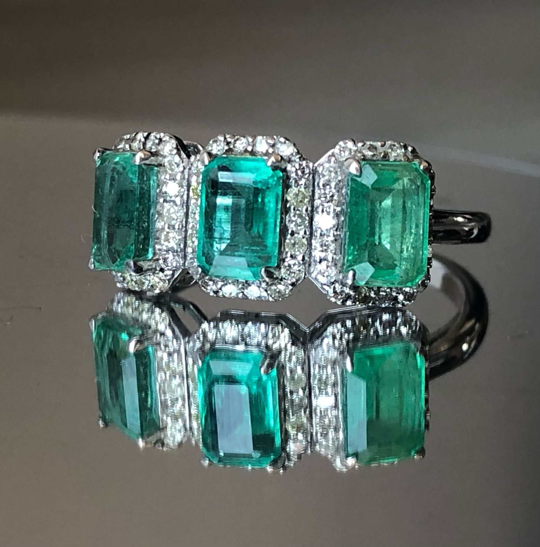 Beautiful Natural Emerald Ring With Natural Diamonds And 18k Gold