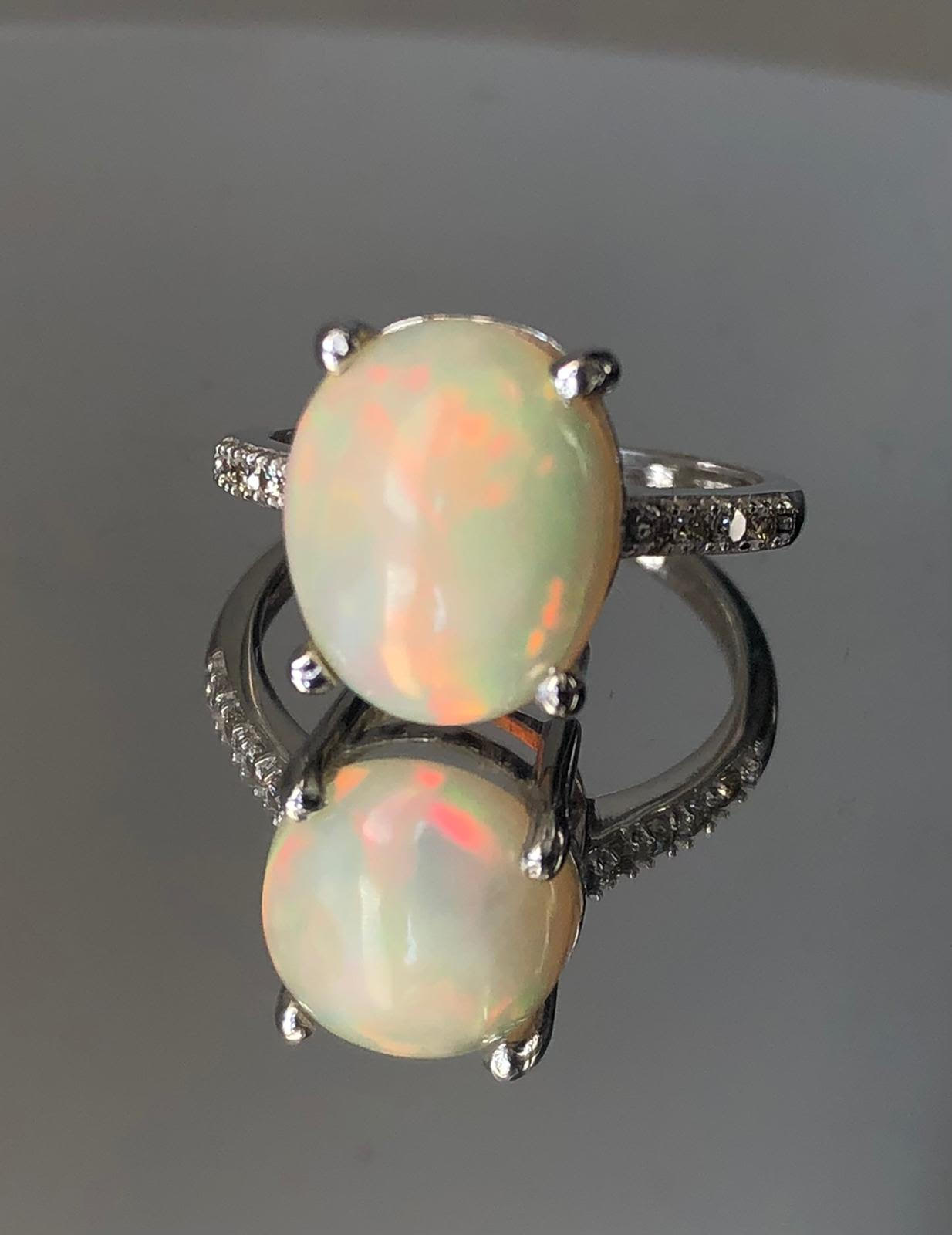 Beautiful Natural 3.15k Fire Opal Ring With Natural Diamonds and 18k Gold - Image 10 of 13