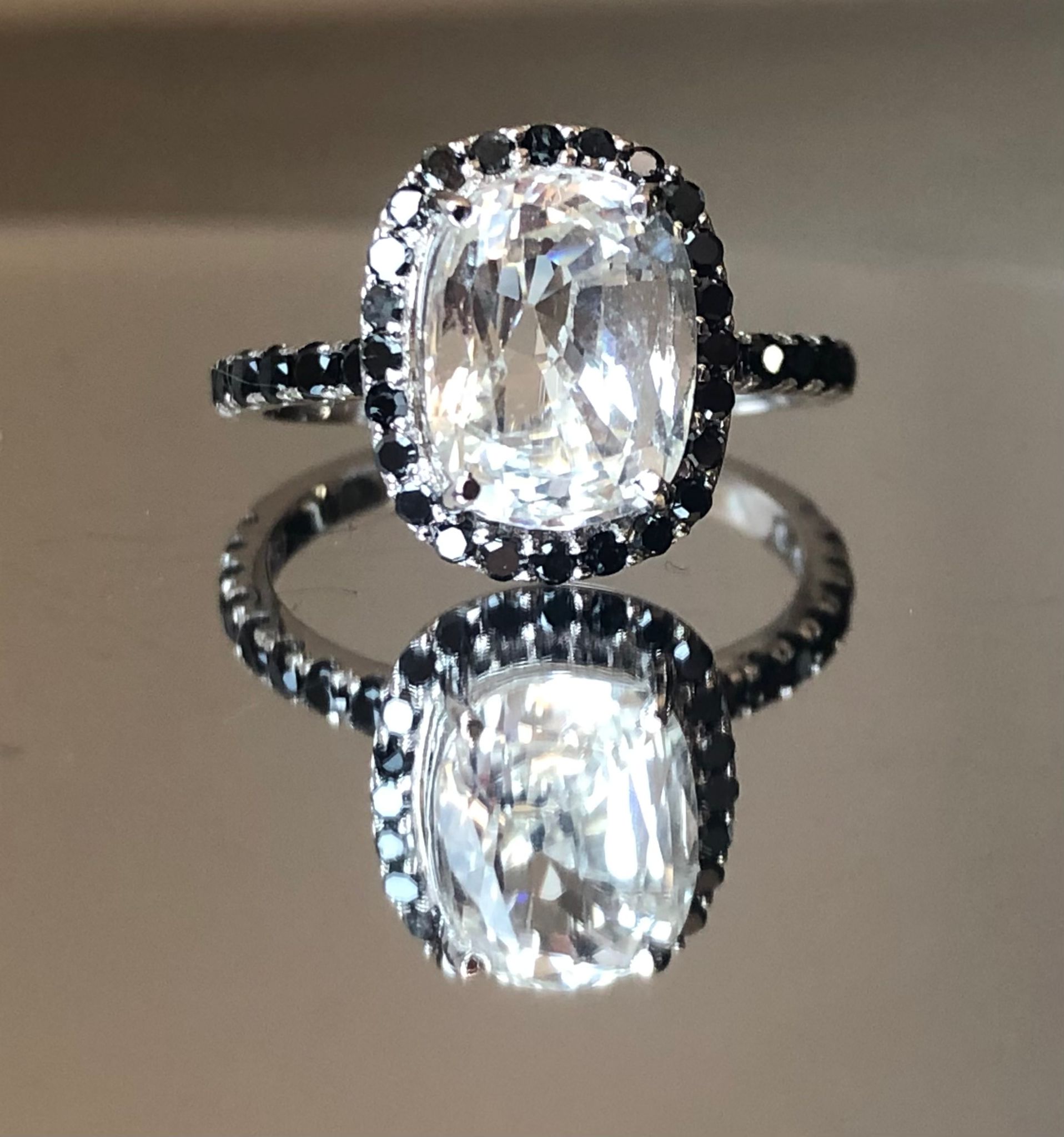 Beautiful 3.15CT Natural Ceylon White Sapphire W Natural Diamonds & 18k Gold