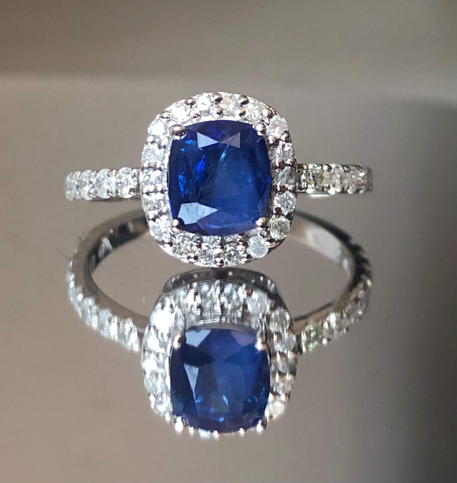 Beautiful Natural Ceylon Royal Blue Sapphire W Natural Diamonds & 18k Gold - Image 3 of 8