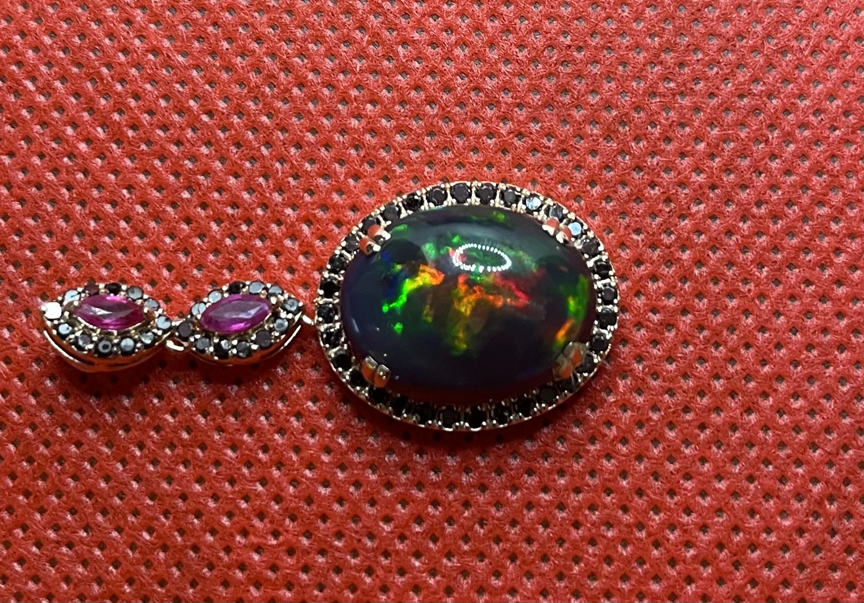 Beautiful Natural 5.40cts Black Opal Pendant Ruby & Diamonds & 18k Rose Gold - Image 4 of 14