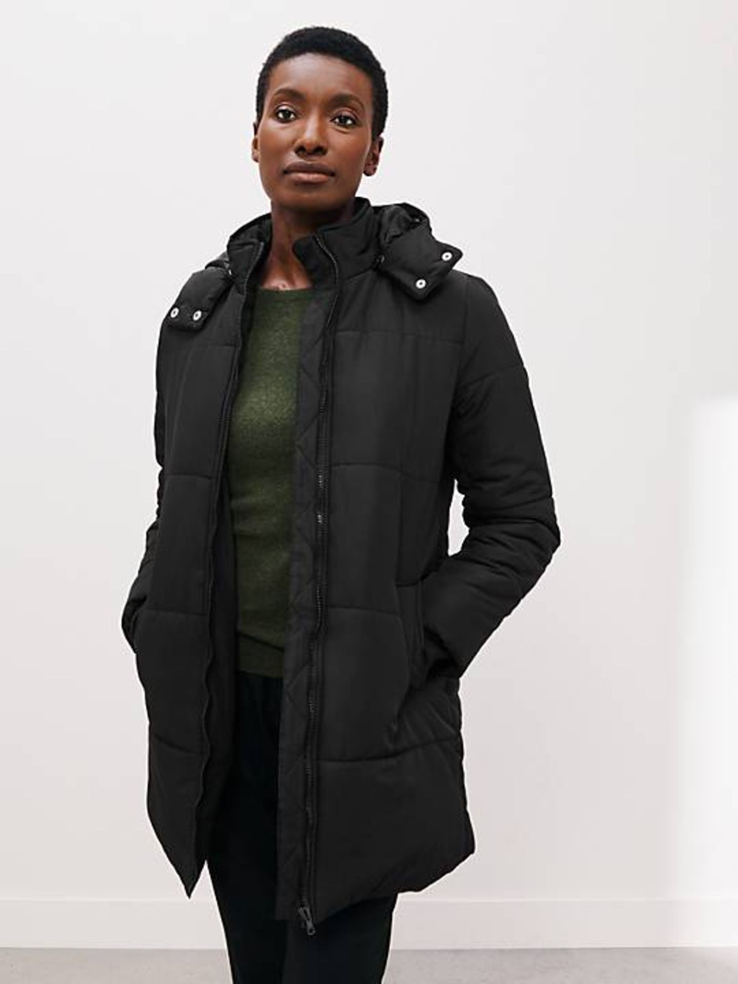 Pallet of Raw Customer Returns - Category - FASHION - P100126593 - Image 12 of 47