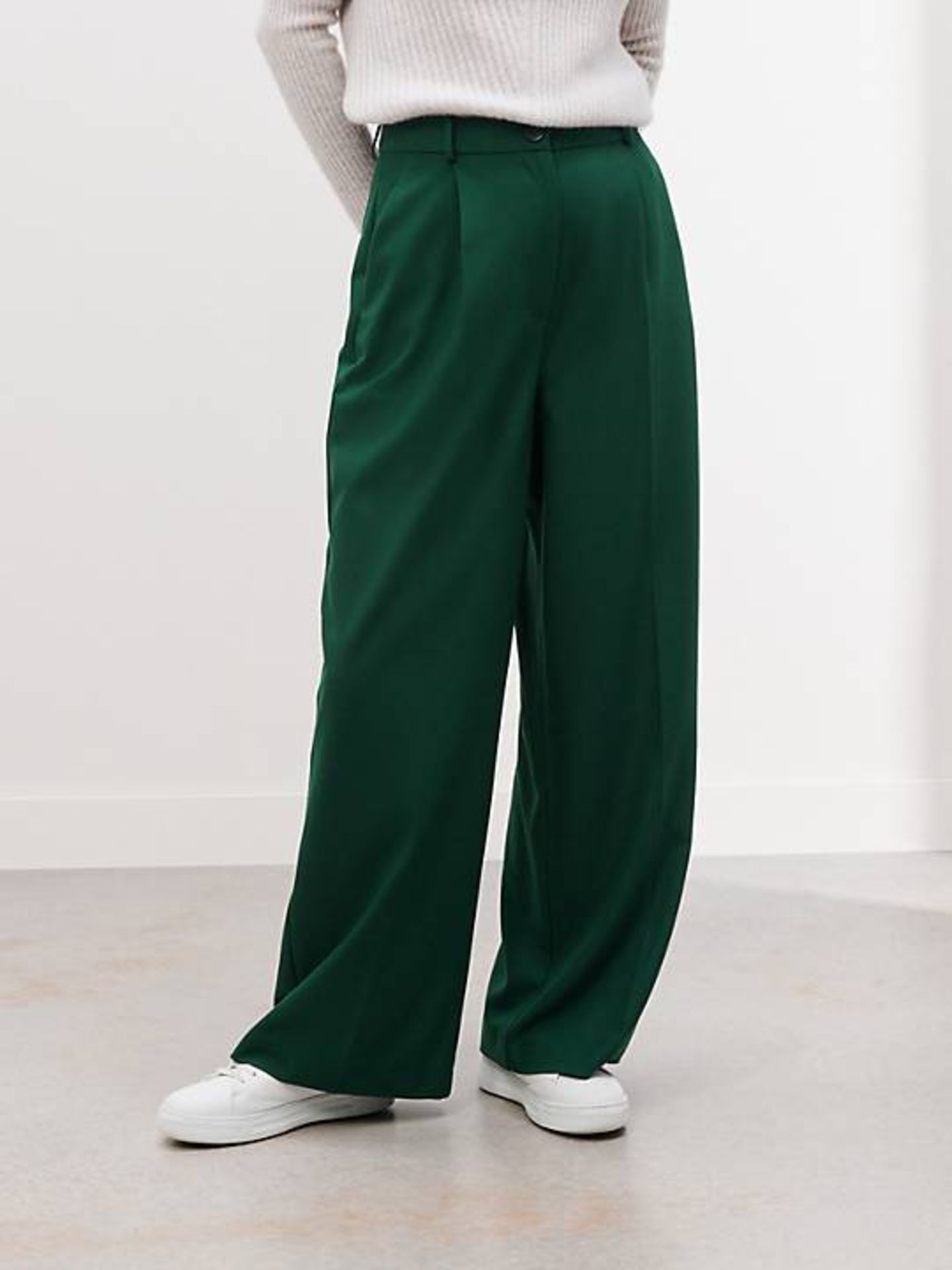 Pallet of Raw Customer Returns - Category - FASHION - P100126593 - Image 41 of 47