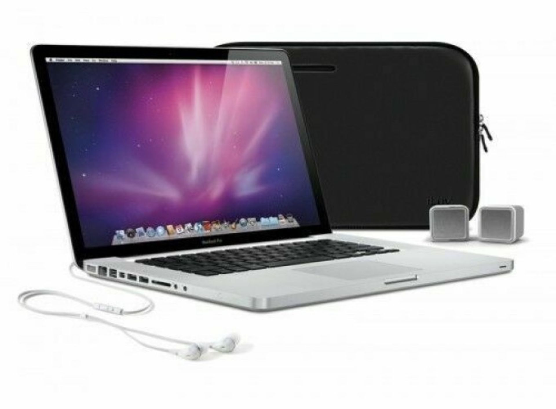 iLuv Essential Gift Pack for 15" MacBook Air/Pro or PC Laptop