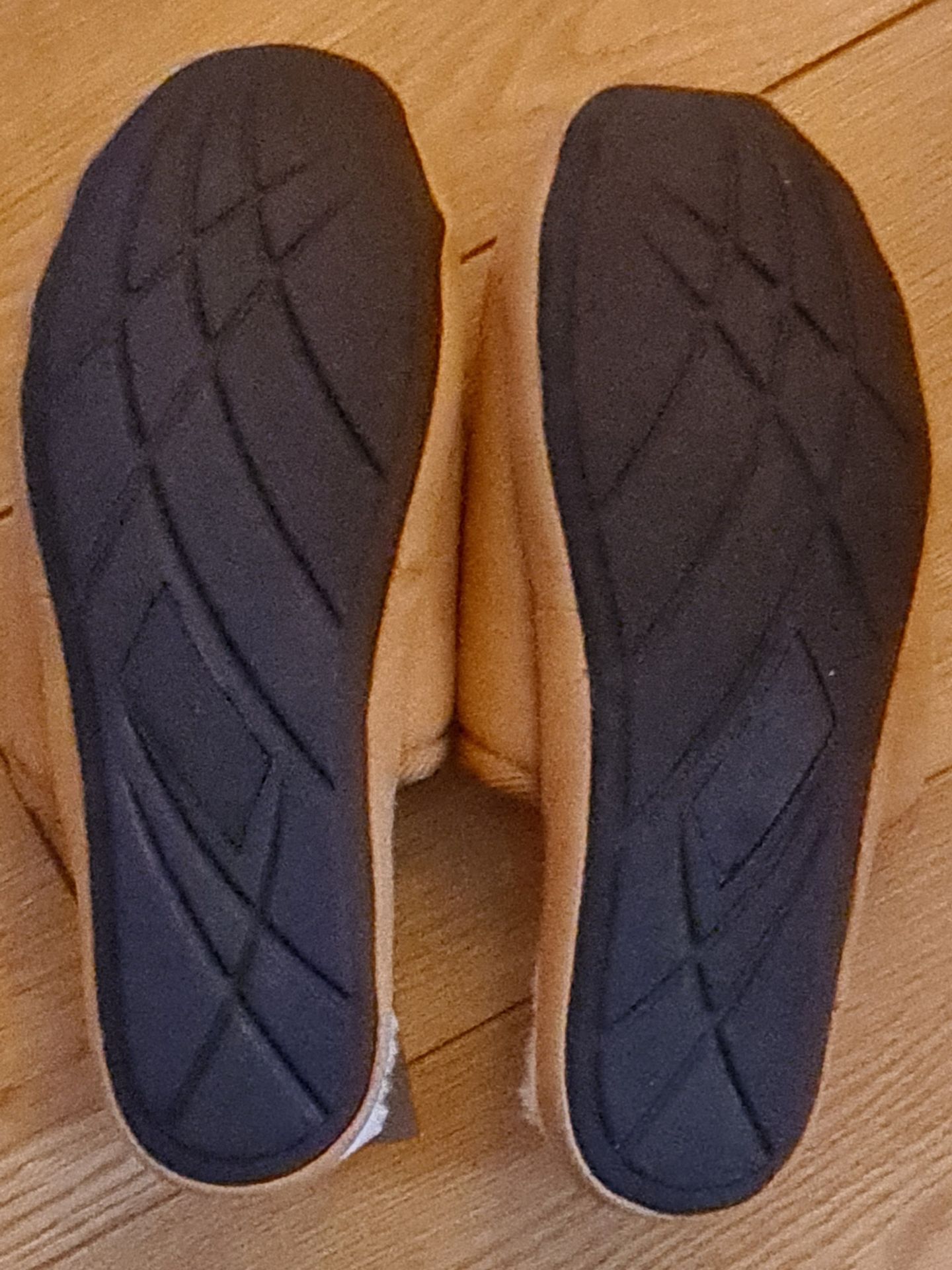 10 Sets Brand New John Lewis Slippers Size M RRP £20.00 Each - Image 2 of 3
