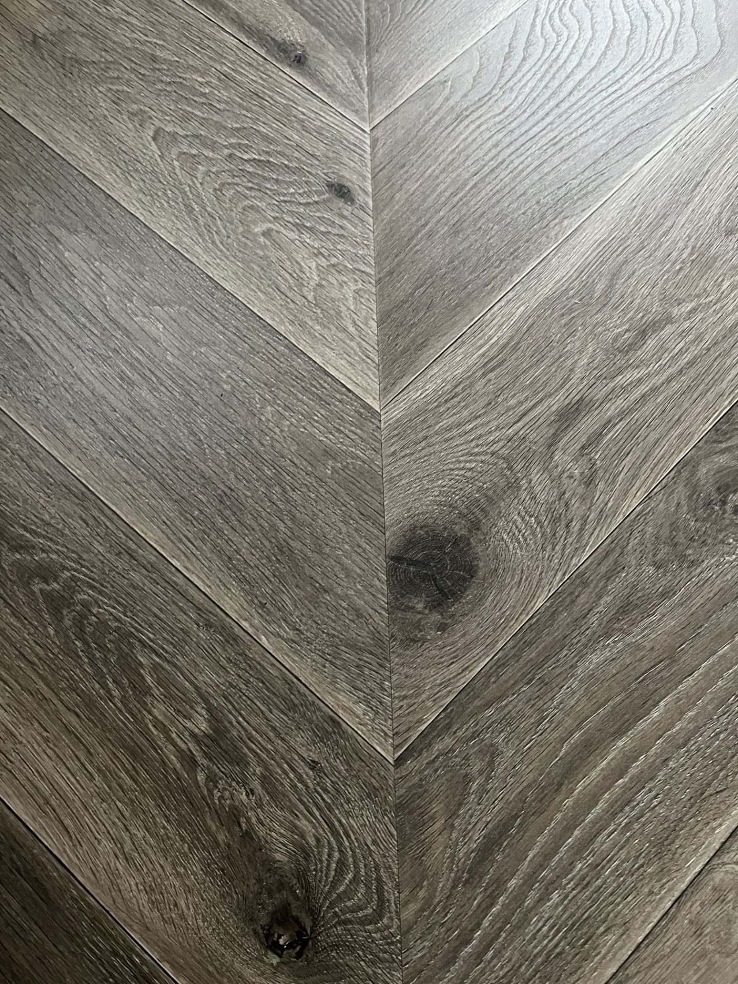 HERRINGBONE PRINT DESIGN CHEVRON Colonial Grey Oak Laminate Flooring - Image 2 of 3