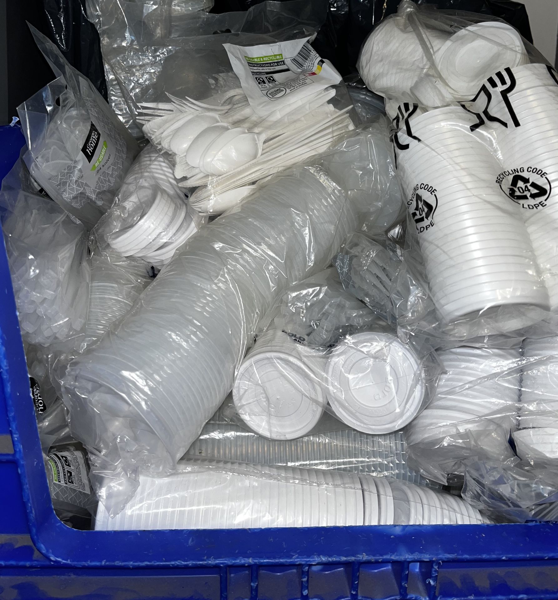 R1/0 - Job Lot Large Box of Plastic Cutlery, Cups and Lids - Image 2 of 2