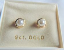 Pair 9ct Gold Pearl Stud Earrings New with Gift Pouch