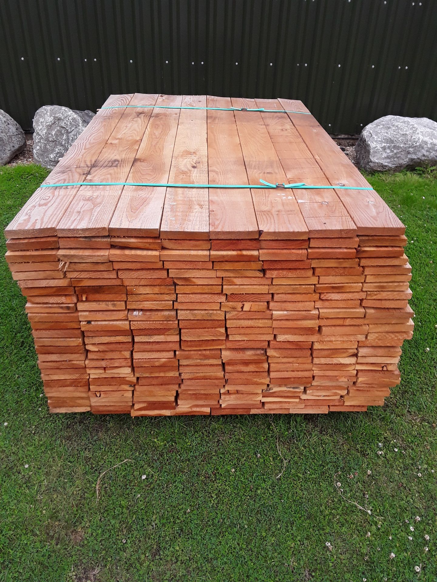 50x Softwood Fresh Sawn Mixed Larch / Douglas Fir Boards / Planks / Cladding 1" x 6" x 6FT - Image 3 of 4