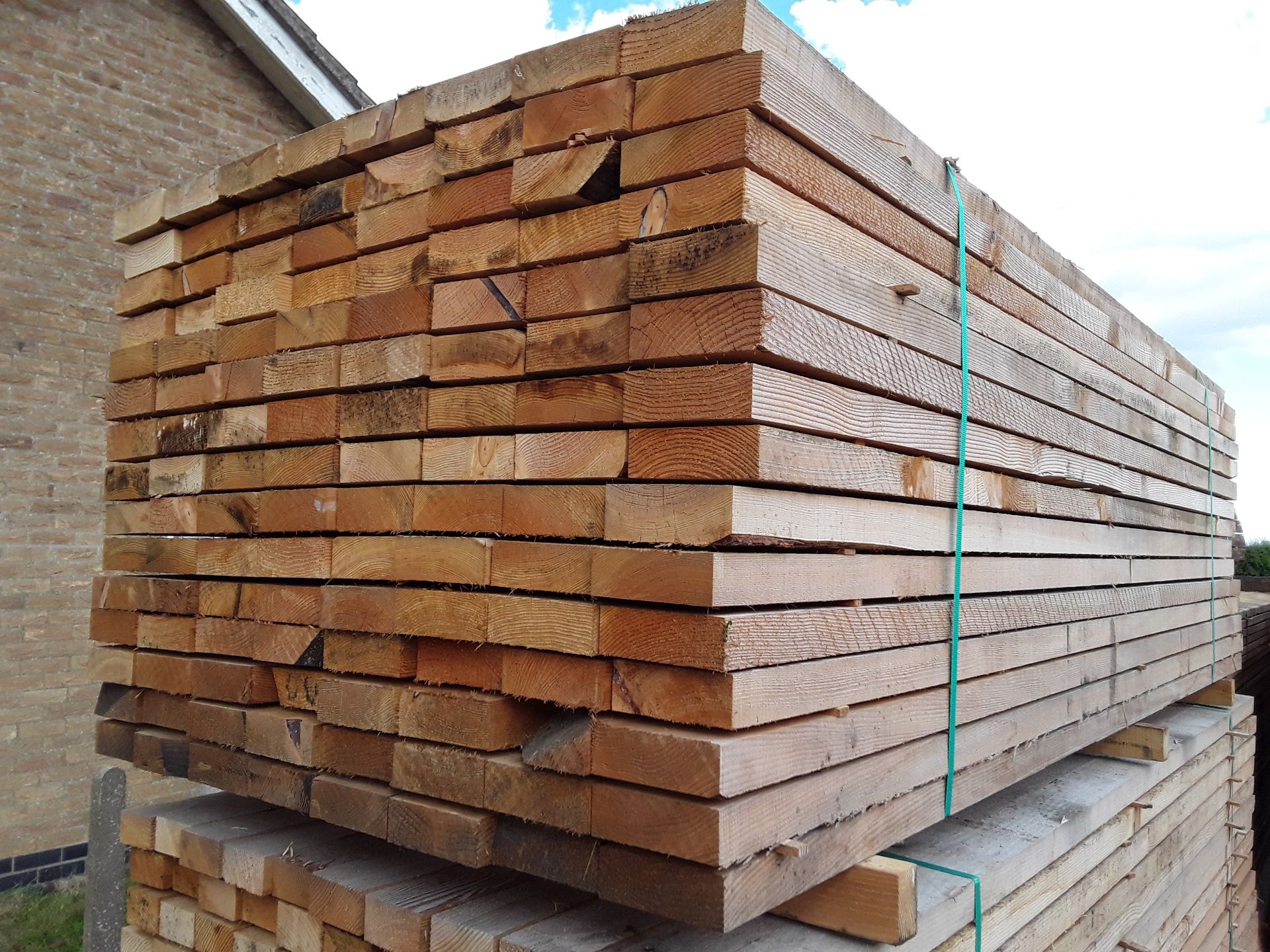 30x Softwood Timber Sawn Mixed Larch / Douglas Fir Fencing Rails 2" X 6" X 3M - Image 5 of 5