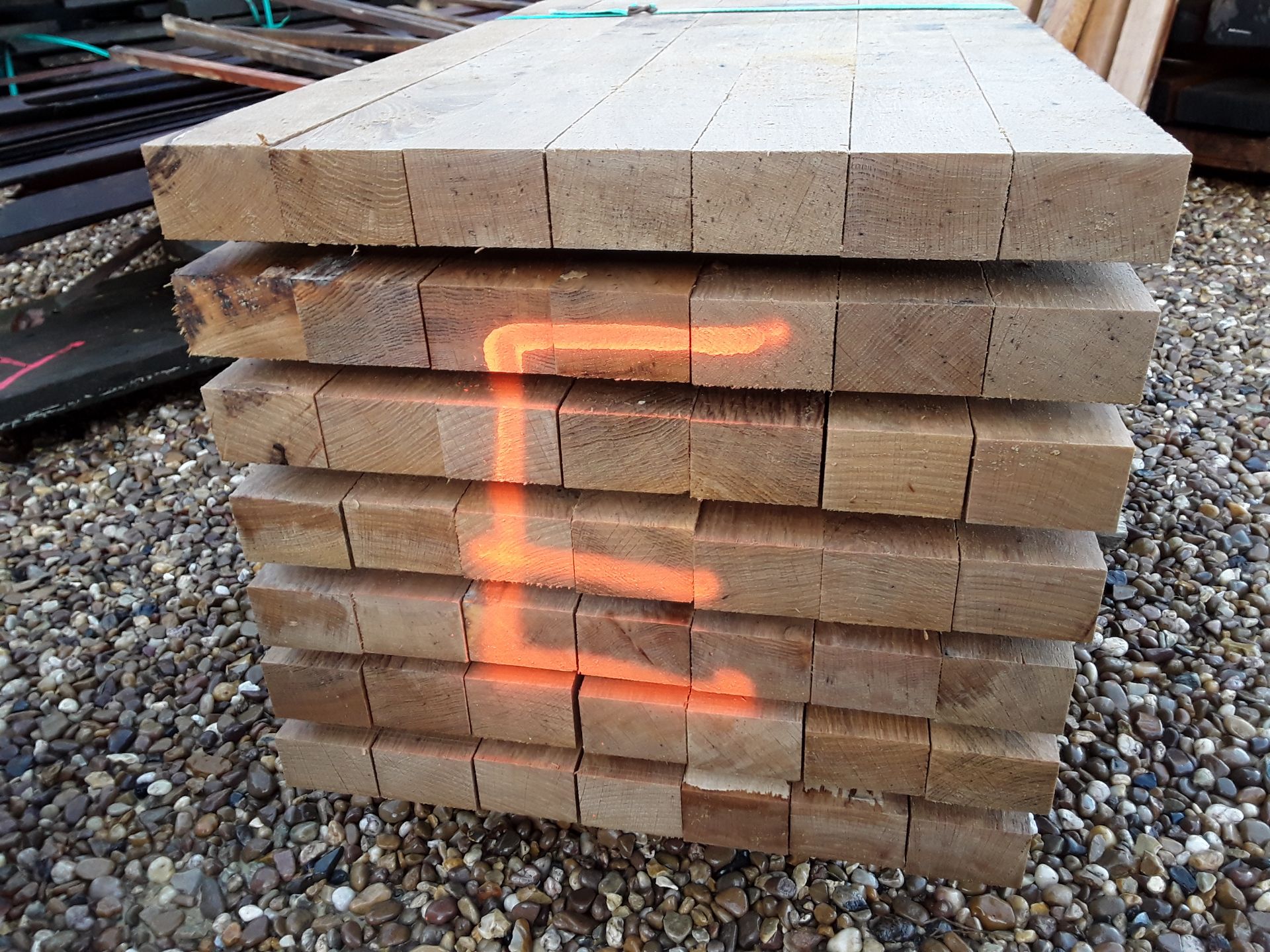 49x Hardwood Fresh Sawn Timber English Oak Posts - Image 3 of 5