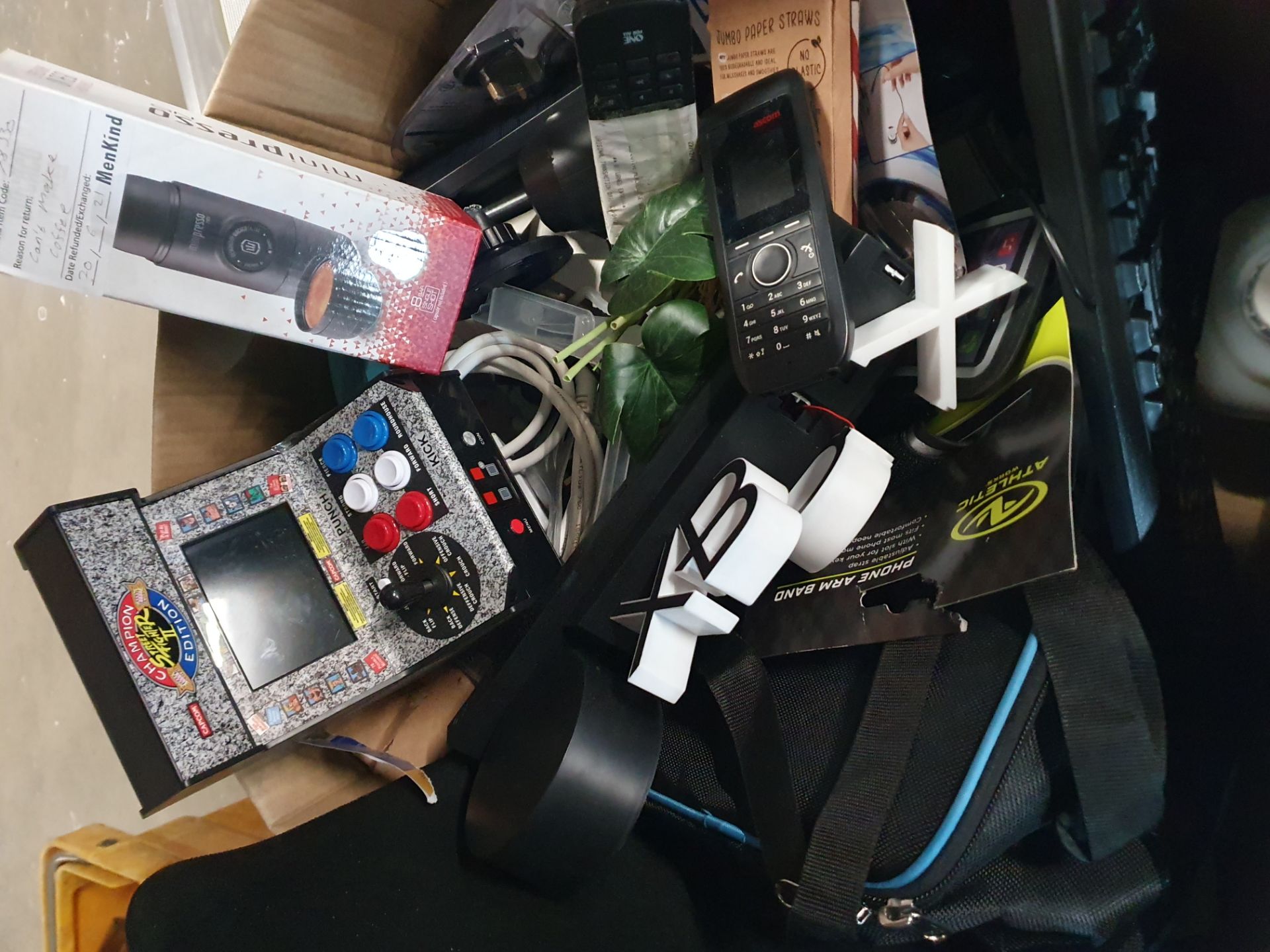 (R10) Contents To Under Racking. 3 x Boxes Of Tech & Gadgets. Plastic Drinkers - Image 3 of 5