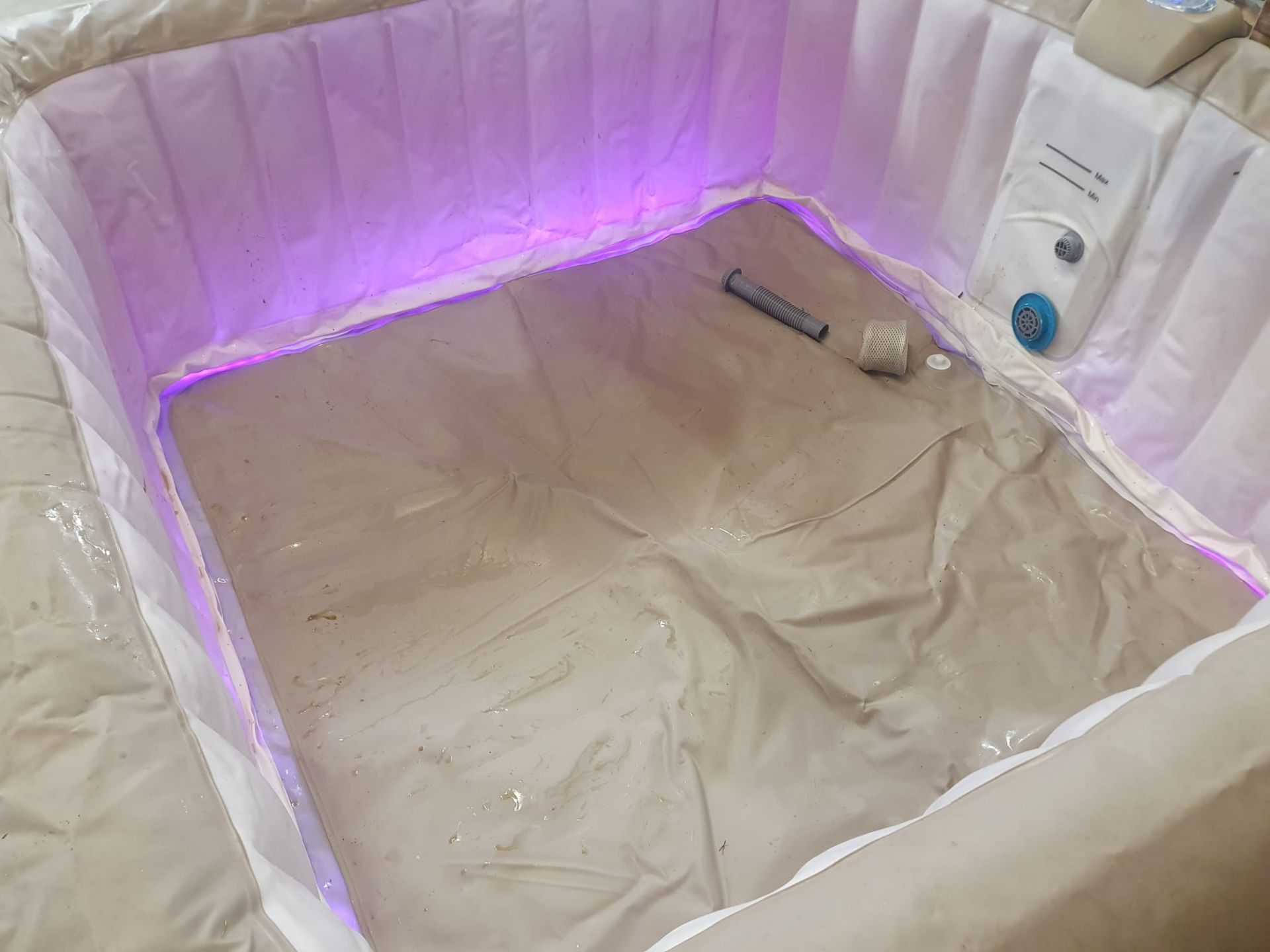 (R9) RRP £500. Cleverspa Sorrento 6 Person Square Hot Tub With LED Lights. LED Lights Seen Working. - Image 7 of 8