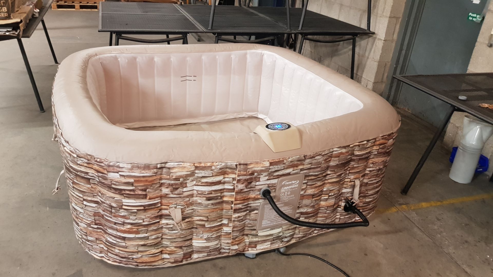 (R9) RRP £500. CleverSpa Sorrento 6 Person Square Hot Tub. With Cover & Hose. (Unit Powers On An In - Image 5 of 12