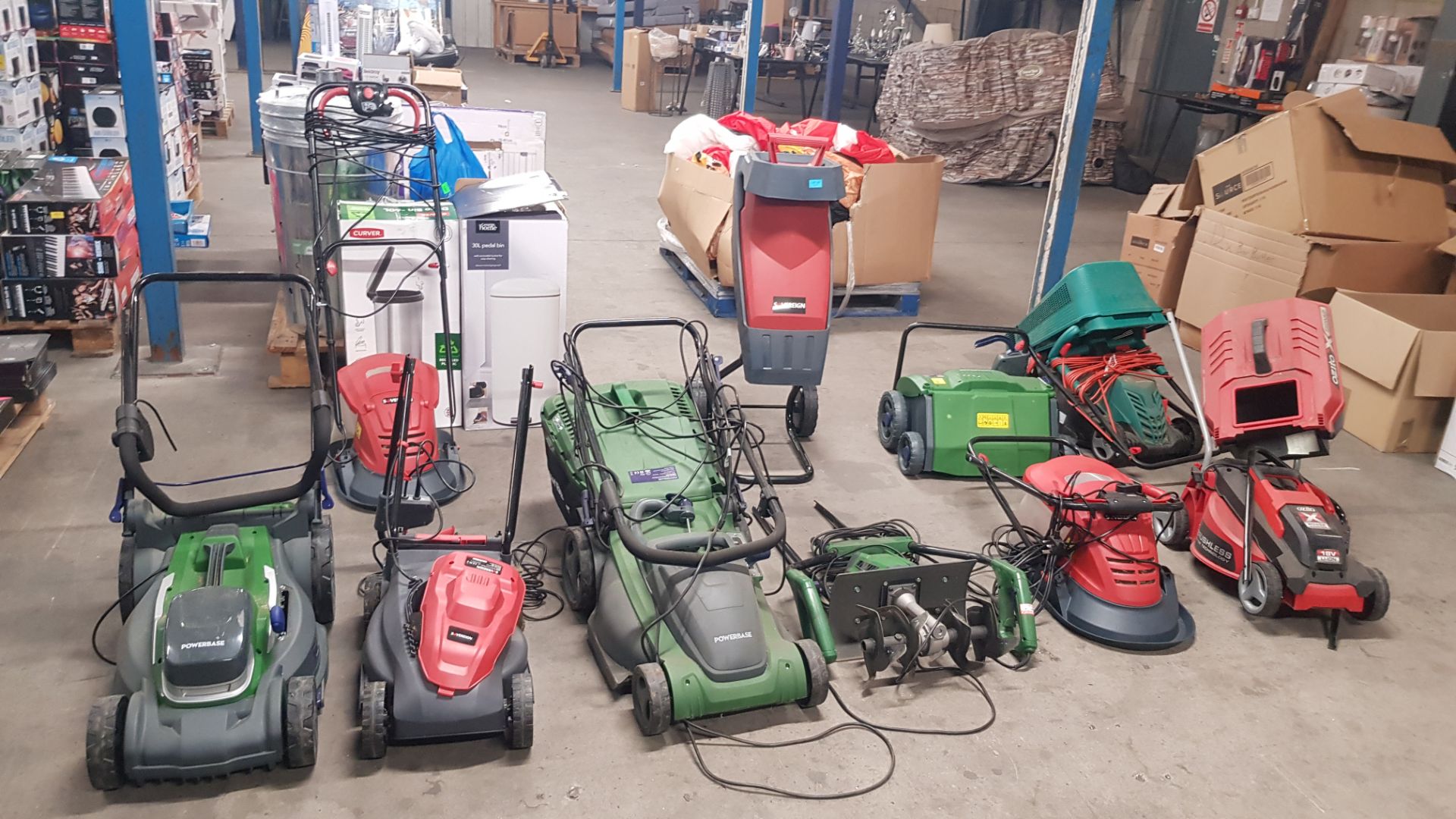 (B3C3D3) Approx 25x Mixed Lawnmower / Garden Items. To Include Powerbase, Ozito, Bosch & Sovereign. - Image 4 of 23