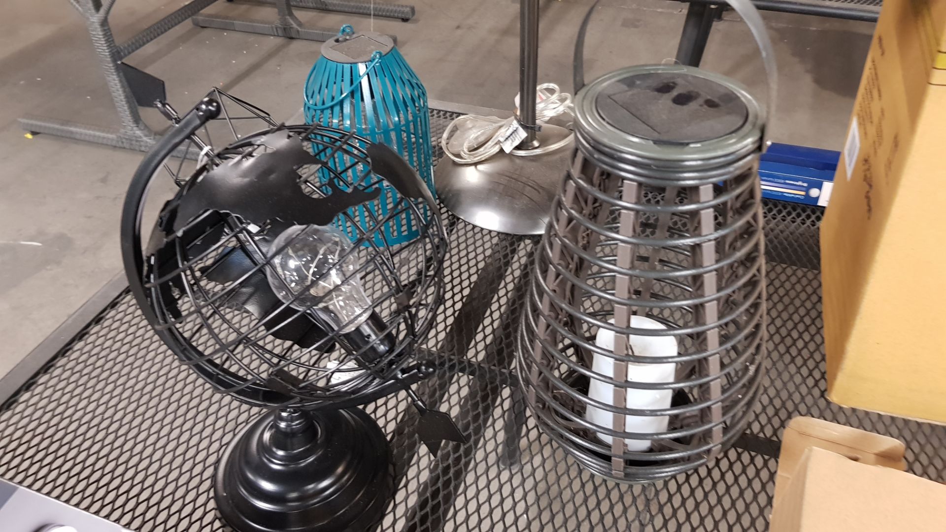 (Lot 351/R9) Contents Of Table – A Quantity Of Mixed Lighting & Deco Items. To Include Solar Rattan - Image 8 of 11