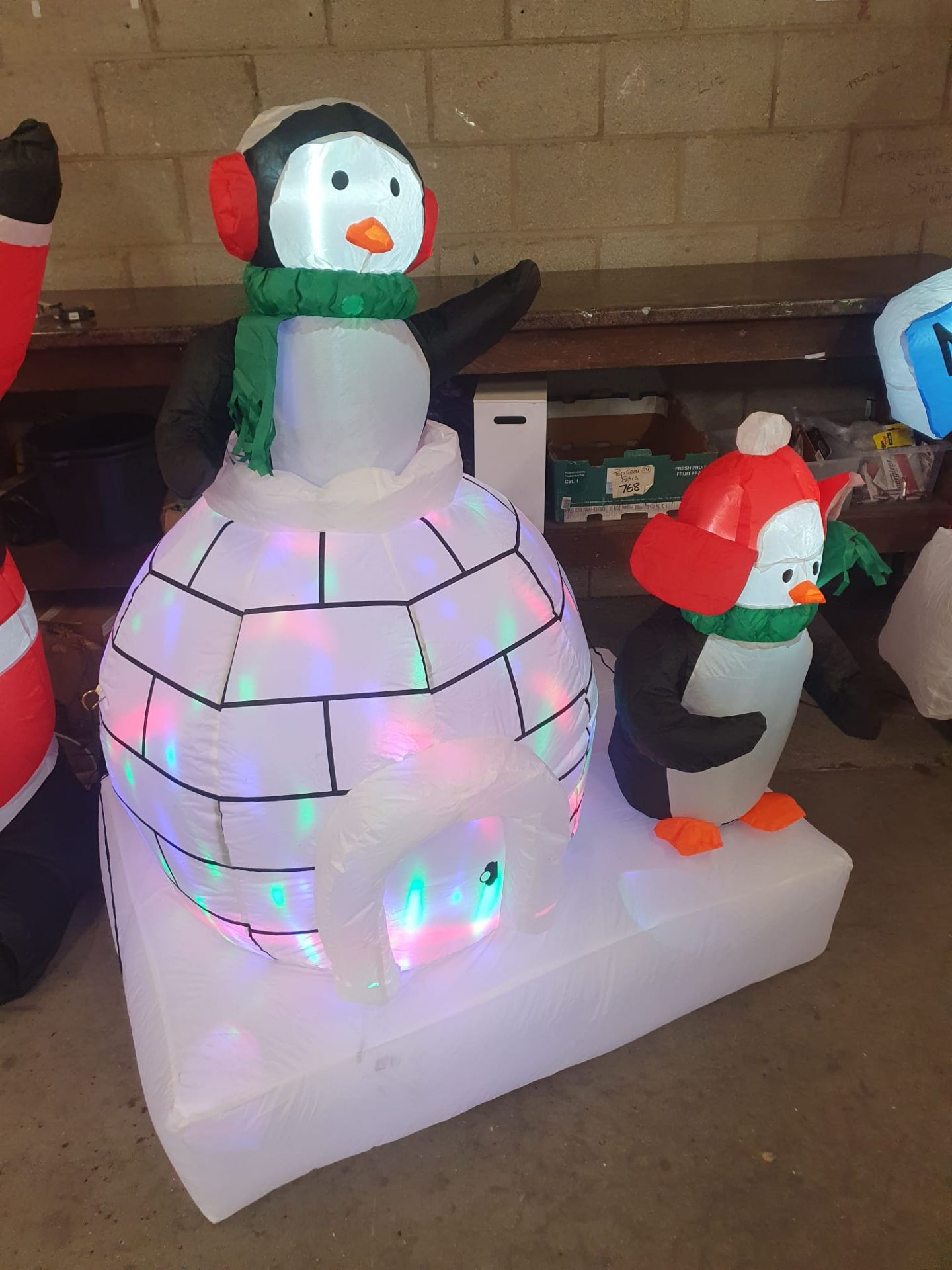 (5D) RRP £65. 5ft Penguins and Igloo Christmas Inflatable. - Image 4 of 5