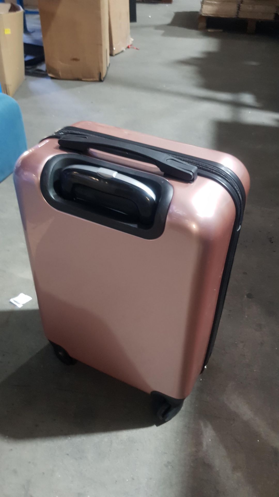 (1C). 2x Suitcase. 1x IT Blue Medium. 1x Rose Gold Cabin. - Image 5 of 8