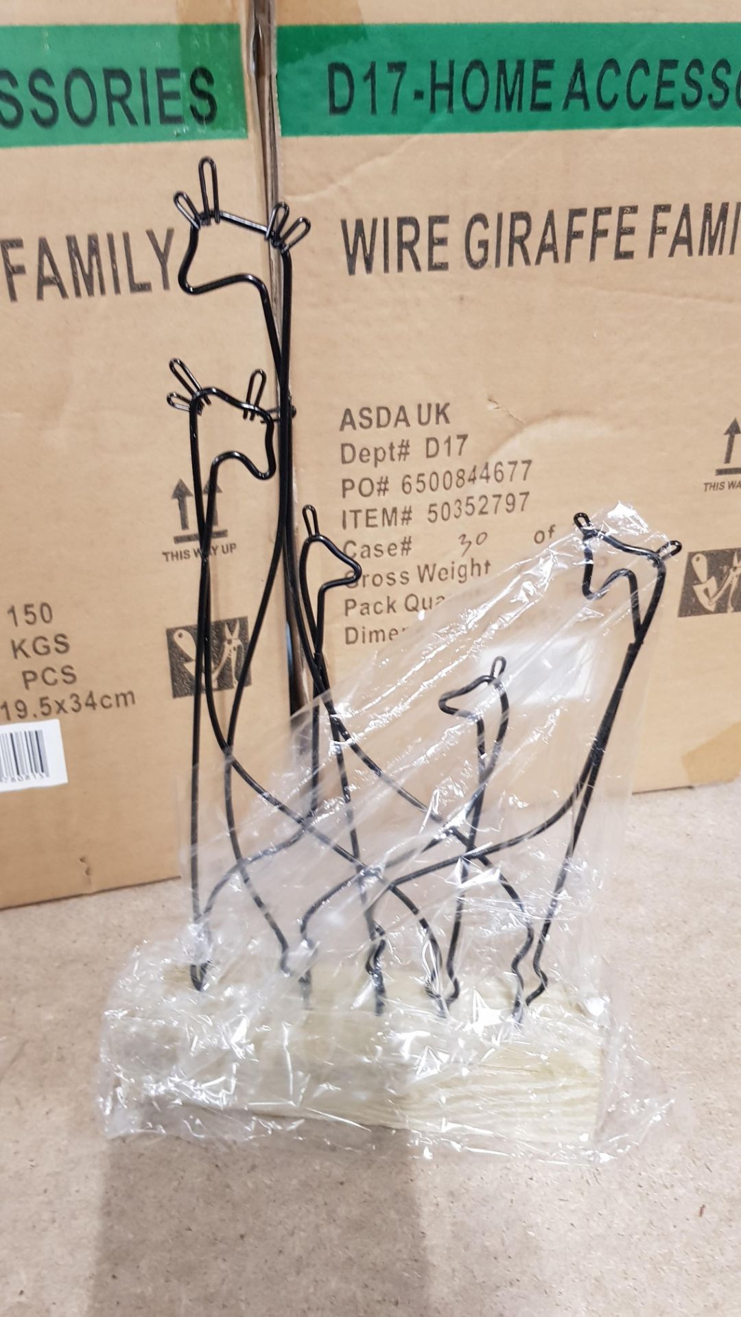 (2B) RRP £96. 12x Wire Giraffe Family Ornament RRP £8 Each. - Image 3 of 4