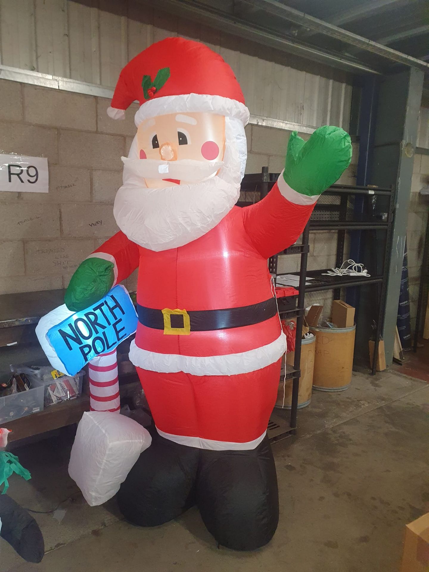 (5D) RRP £65. 8ft Santa with North Pole Sign Christmas Inflatable. - Image 3 of 5