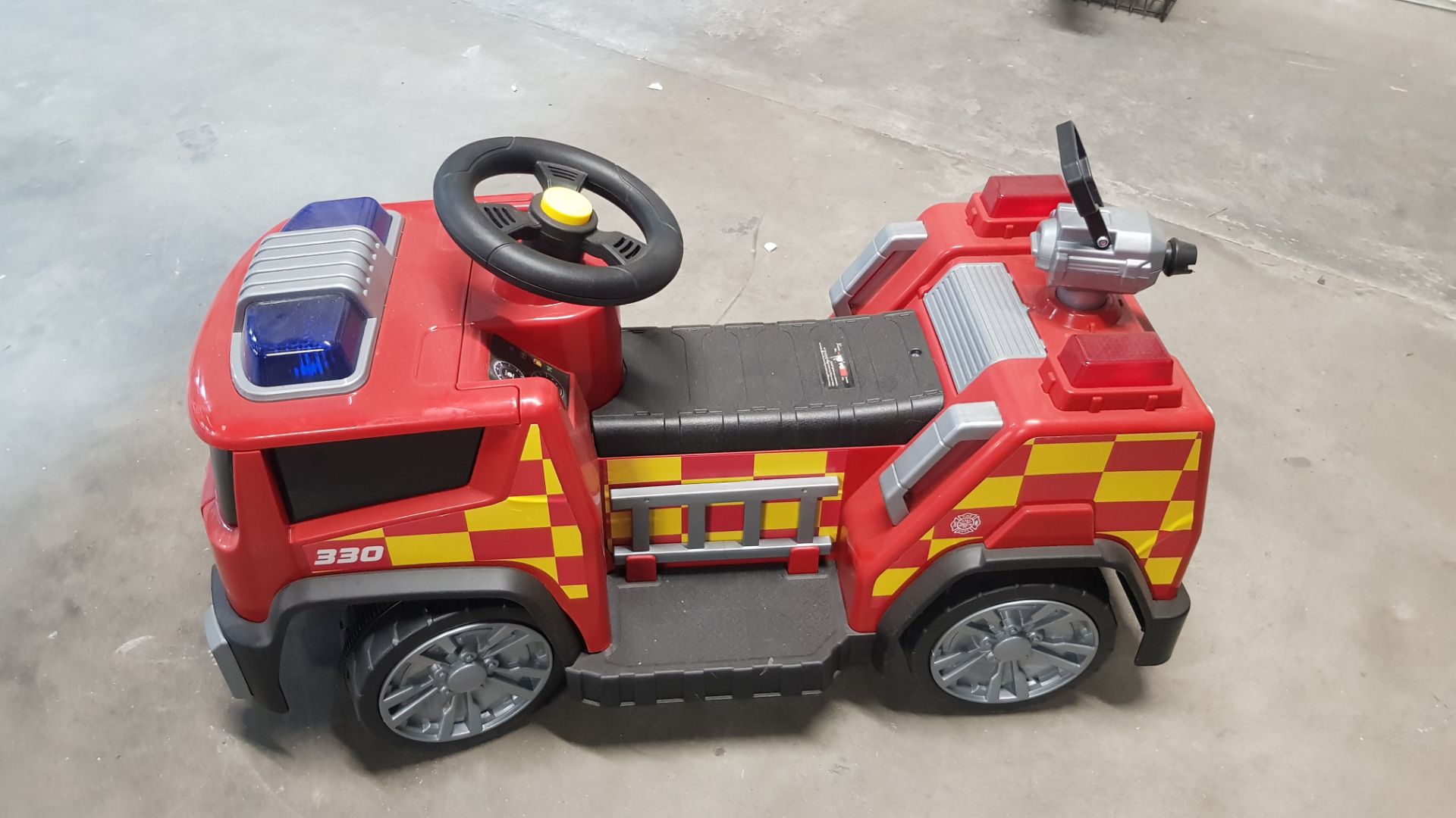 (11C) 7x Toy Items. 1x Evo 6V Fire Engine RRP £72 (No Charger Lead). 6x Mixed Nerf Guns To Include - Image 6 of 13