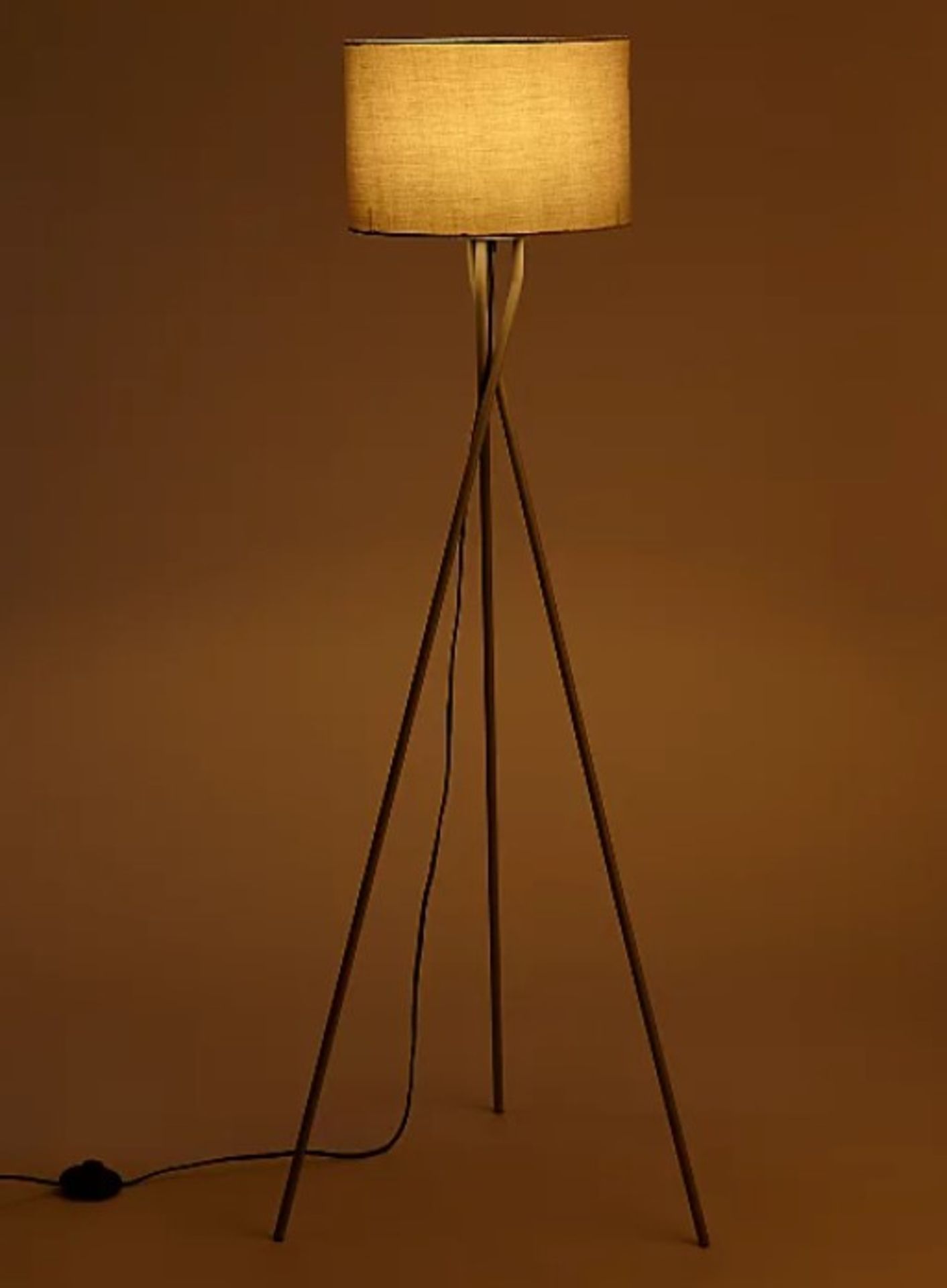 (6M) Lot RRP £129. 4x Lighting Items. 3x Tripod Wooden Floor Lamp Cream RRP £52 Each. 1x Tripod Flo - Image 5 of 8