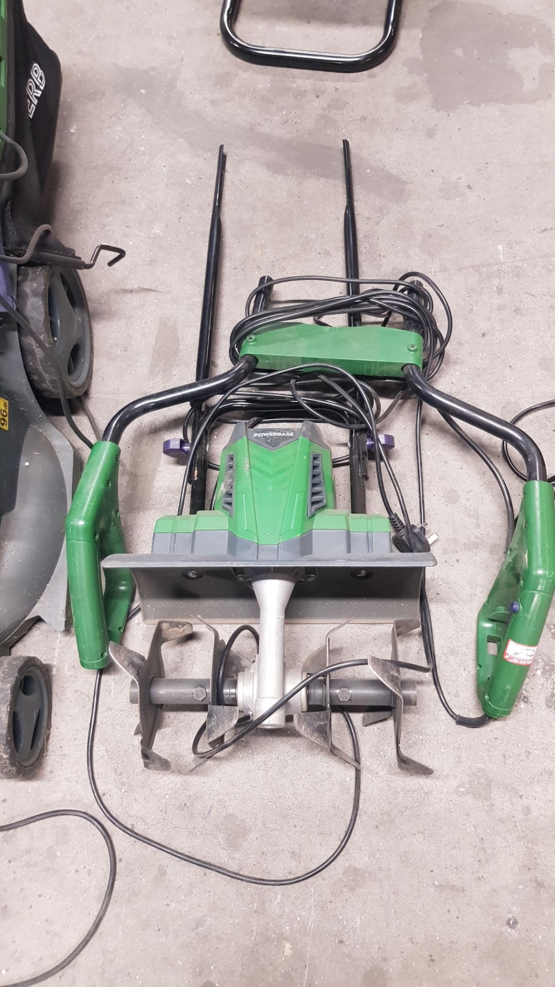 (B3C3D3) Approx 25x Mixed Lawnmower / Garden Items. To Include Powerbase, Ozito, Bosch & Sovereign. - Image 9 of 23