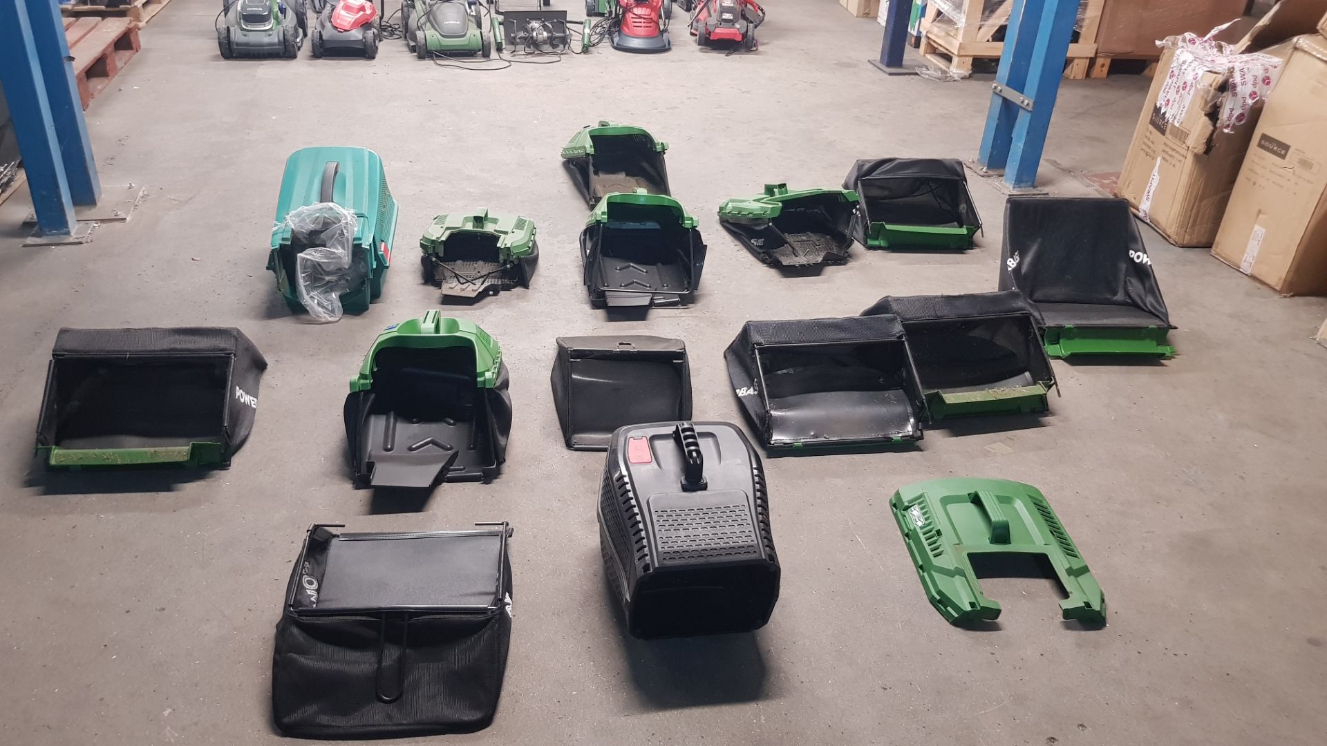 (B3C3D3) Approx 25x Mixed Lawnmower / Garden Items. To Include Powerbase, Ozito, Bosch & Sovereign. - Image 5 of 23