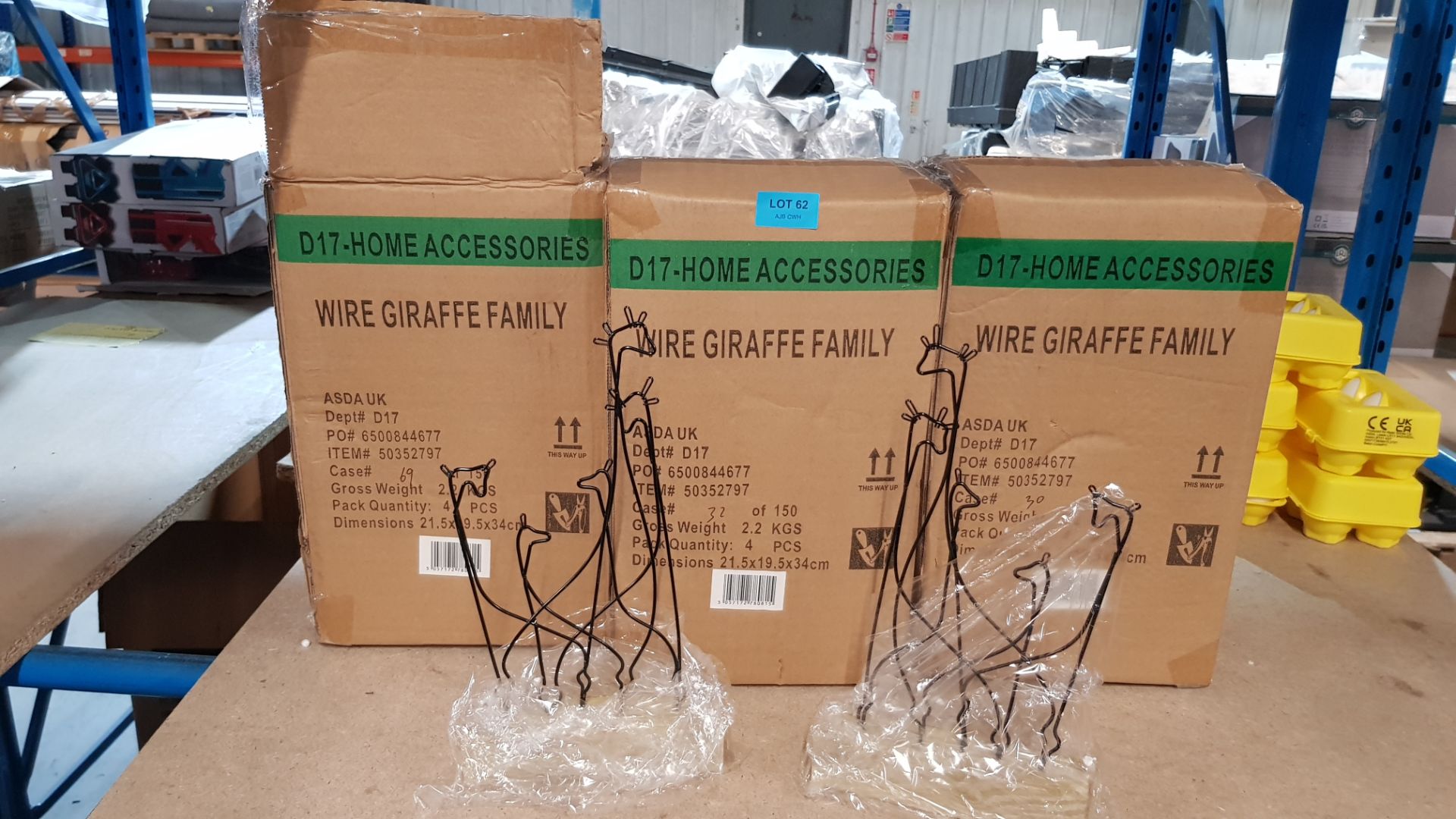(2B) RRP £96. 12x Wire Giraffe Family Ornament RRP £8 Each. - Image 2 of 4