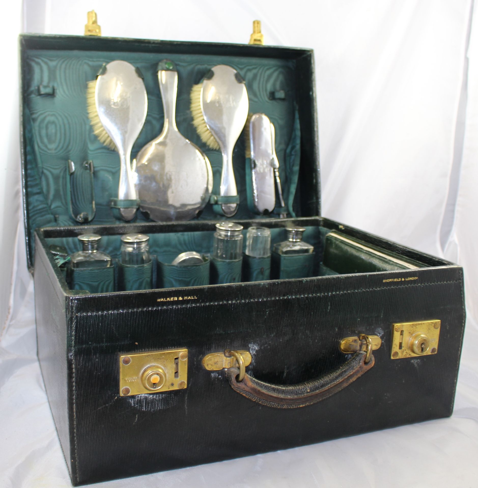 Early 20th c. Cased Silver Travelling Vanity Case by Walker & Hall - Image 2 of 16