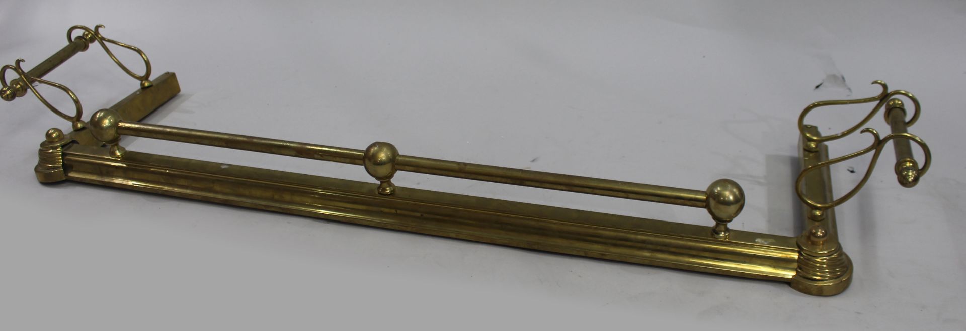 Antique Brass Fire Fender with Outswept Rests - Image 2 of 4