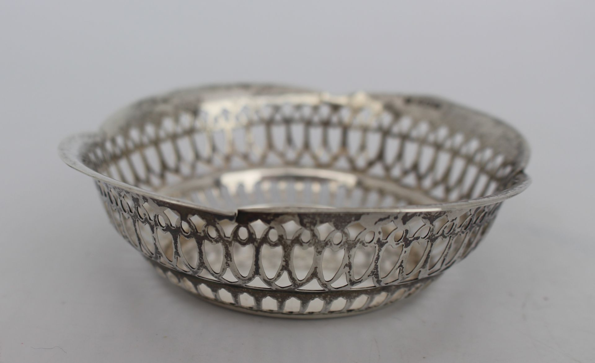 Solid Silver Xmas 1919 at the Piccadilly Hotel Dish - Image 3 of 4