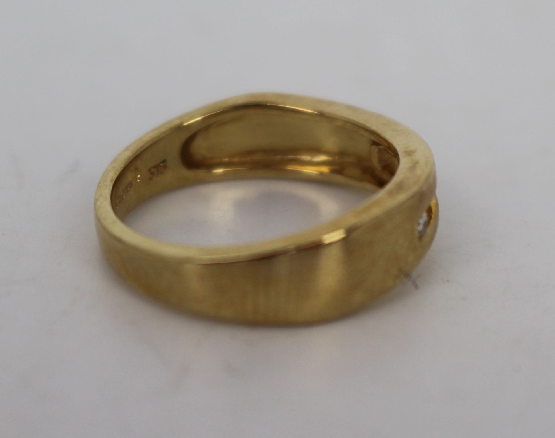 9ct Gold Diamond Ring - Image 4 of 5