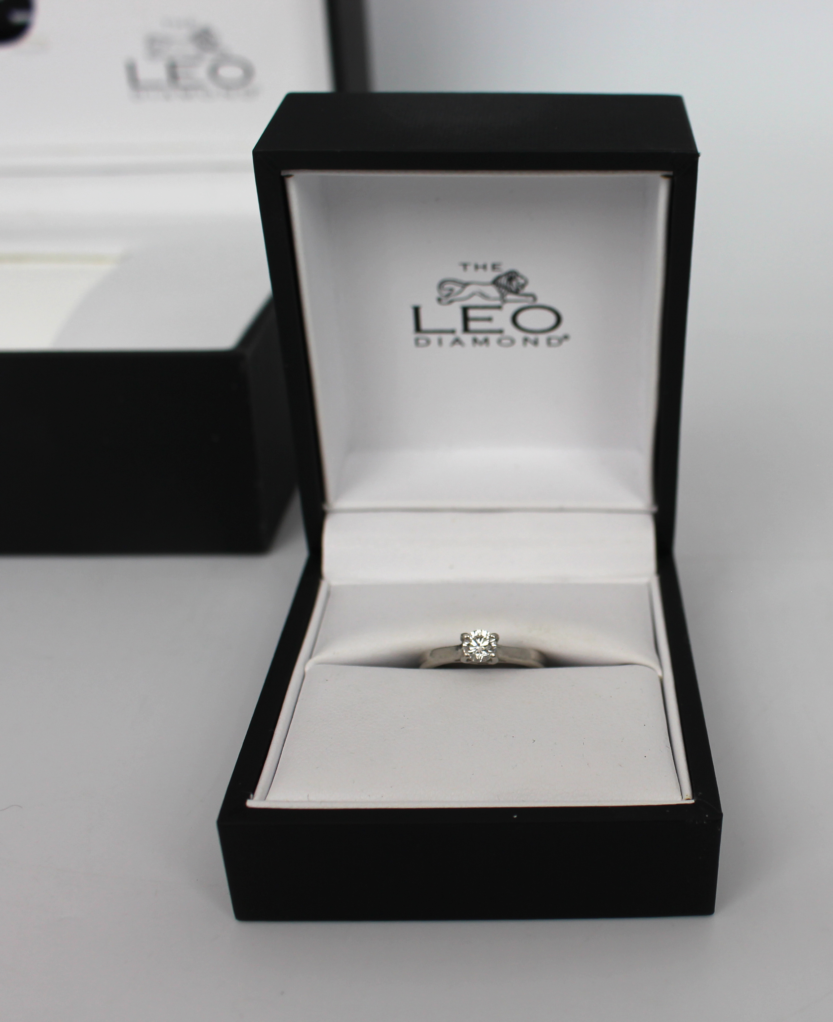 Leo Diamond Platinum Ring - Image 2 of 10