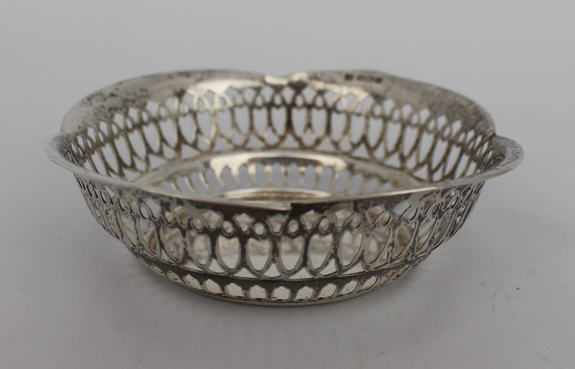 Solid Silver Xmas 1919 at the Piccadilly Hotel Dish - Image 2 of 4