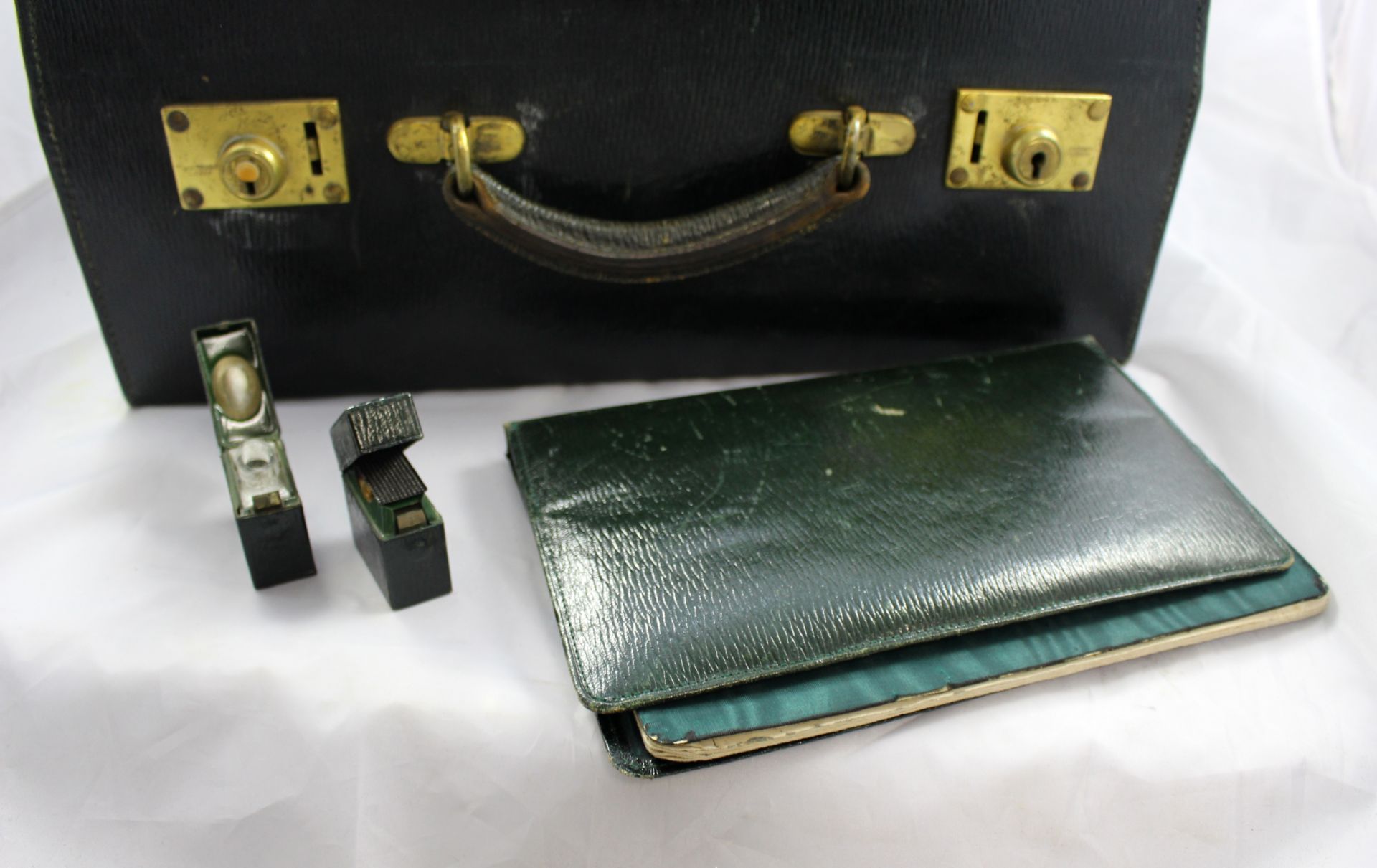 Early 20th c. Cased Silver Travelling Vanity Case by Walker & Hall - Image 8 of 16
