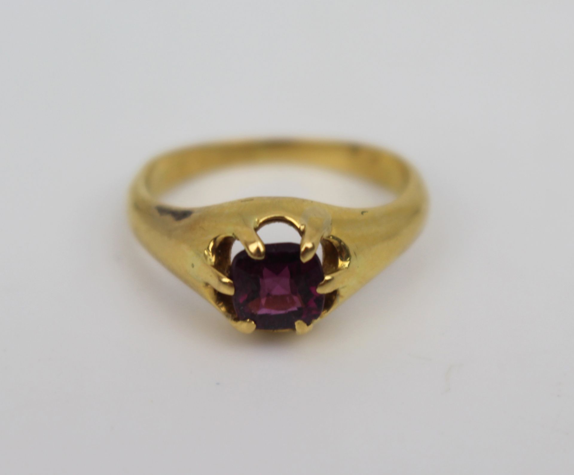 Garnet Yellow Gold Ring - Image 2 of 5