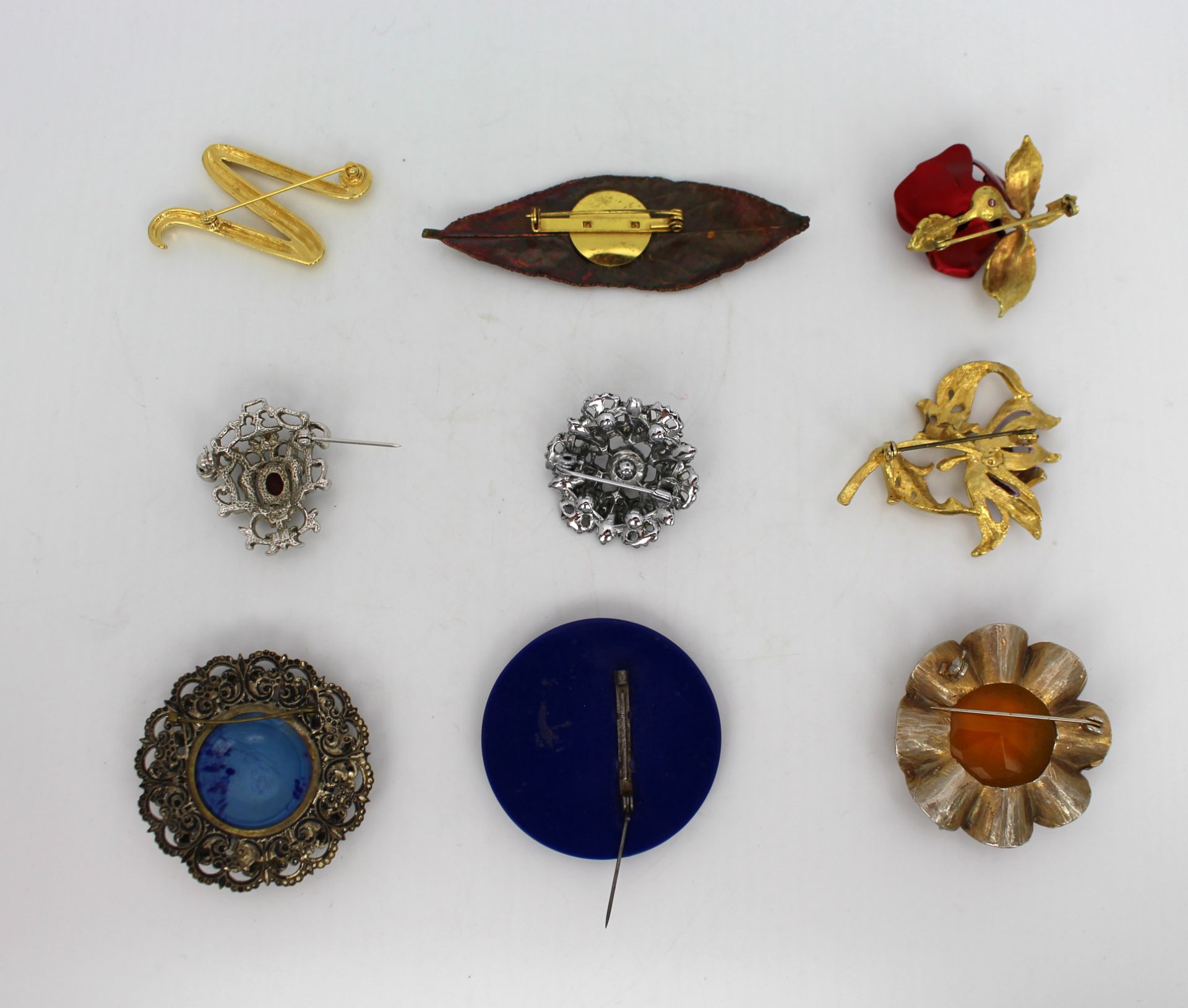 Set of 9 Vintage Brooches - Image 3 of 3
