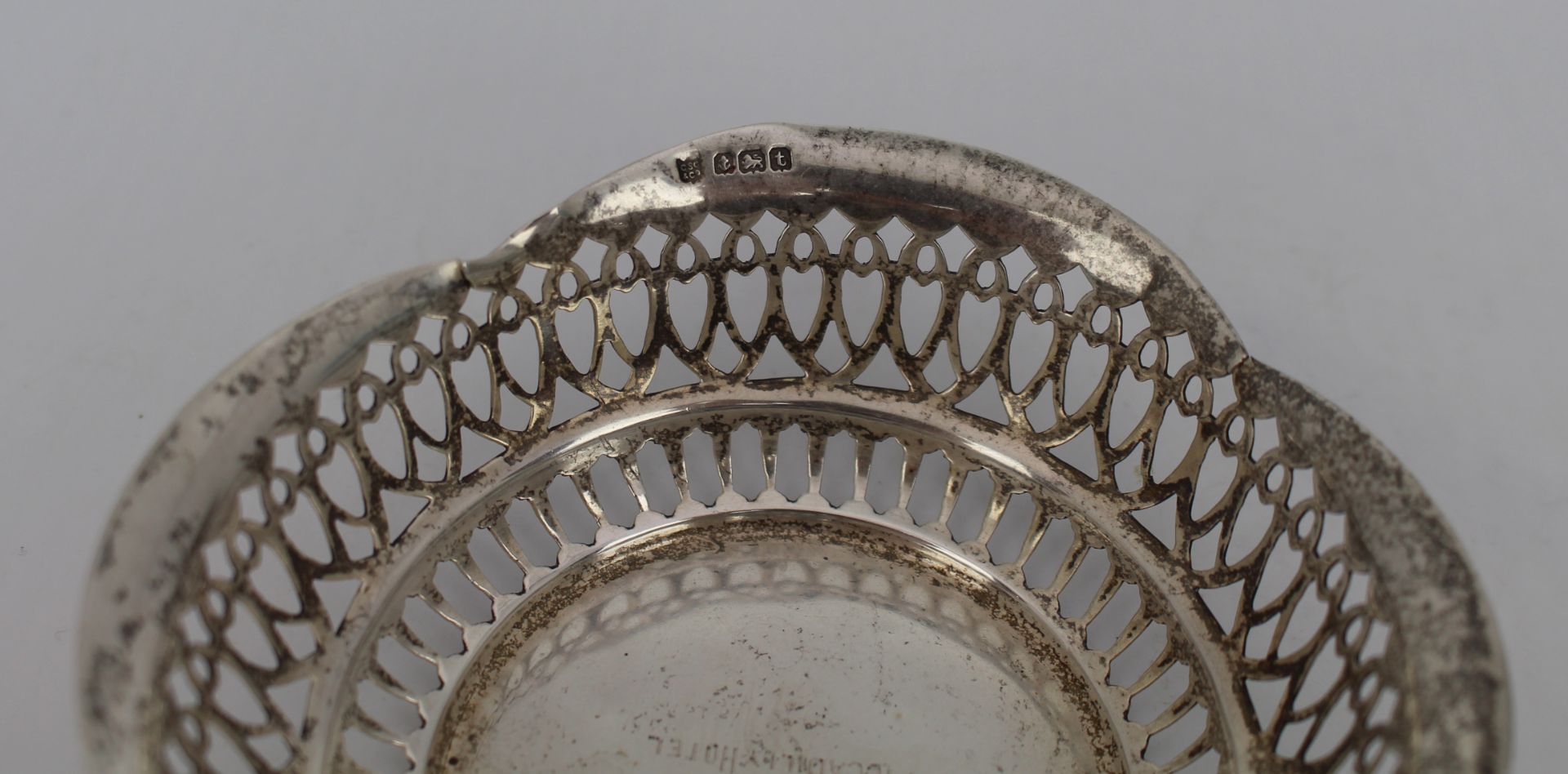 Solid Silver Xmas 1919 at the Piccadilly Hotel Dish - Image 4 of 4