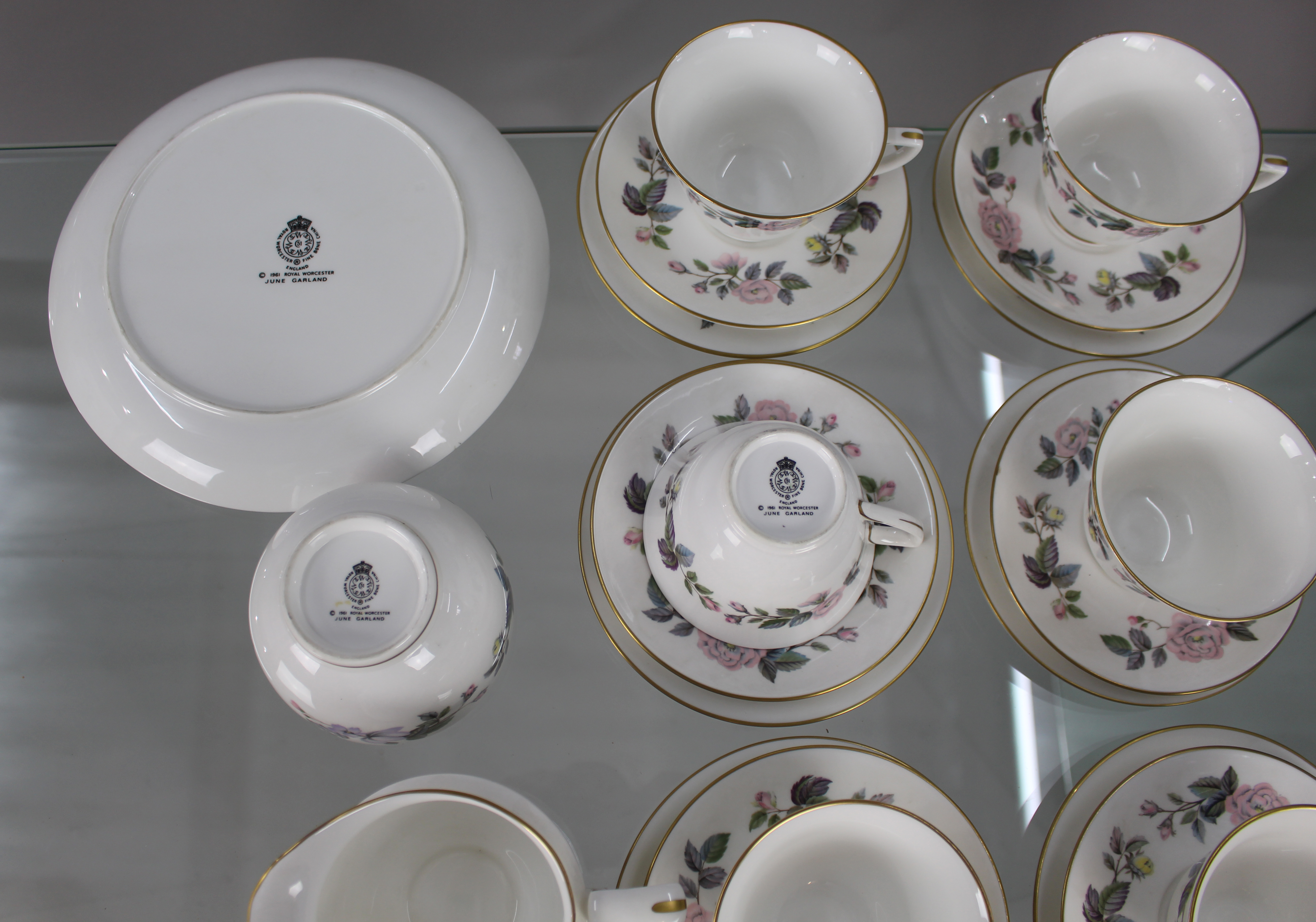 Royal Worcester June Garland 6 Place Tea Service - Image 3 of 3