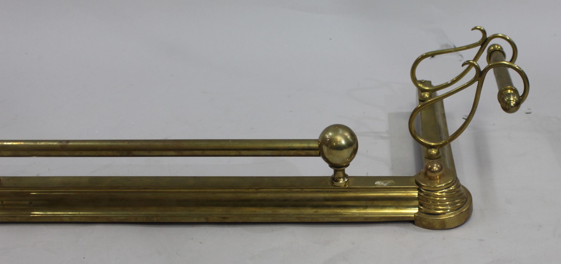 Antique Brass Fire Fender with Outswept Rests - Image 3 of 4