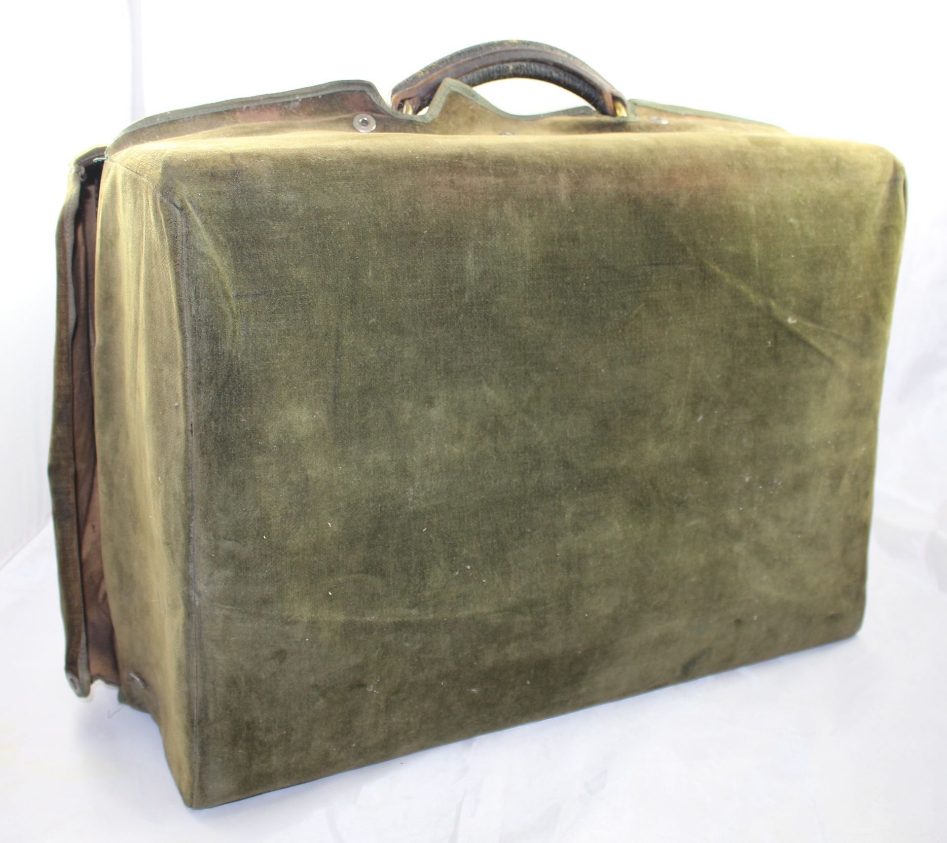 Early 20th c. Cased Silver Travelling Vanity Case by Walker & Hall - Image 15 of 16