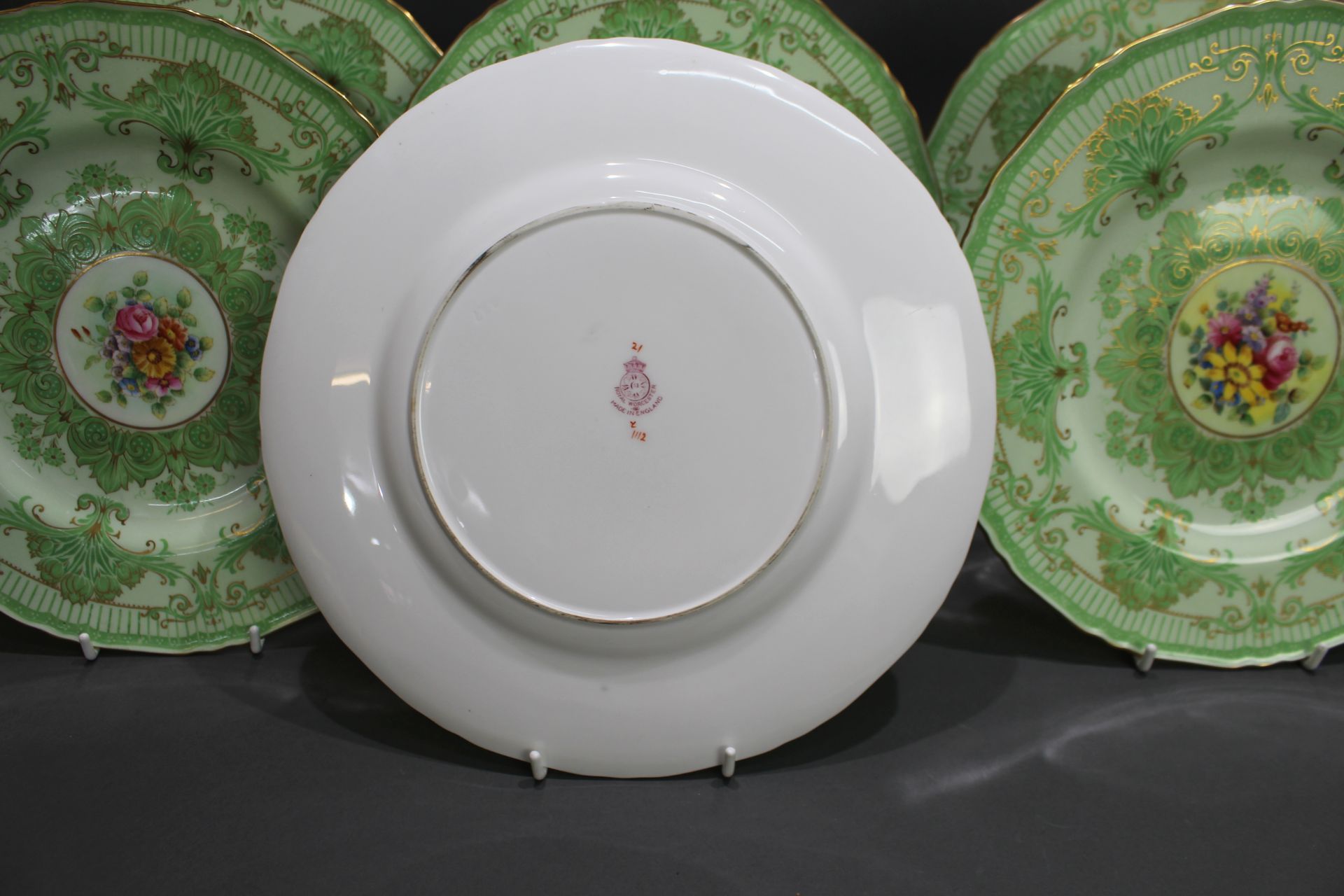 Set of 8 Hand Decorated Royal Worcester Cabinet Plates 1933 - Image 4 of 4