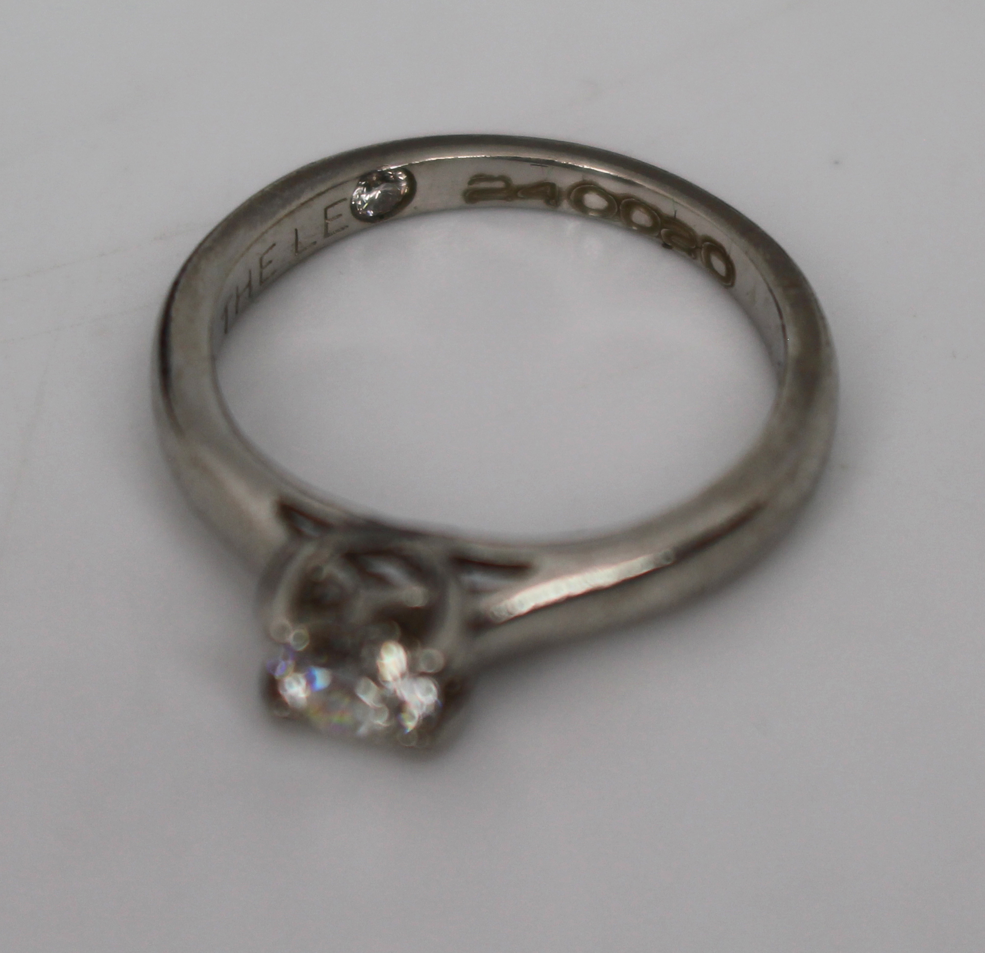 Leo Diamond Platinum Ring - Image 5 of 10