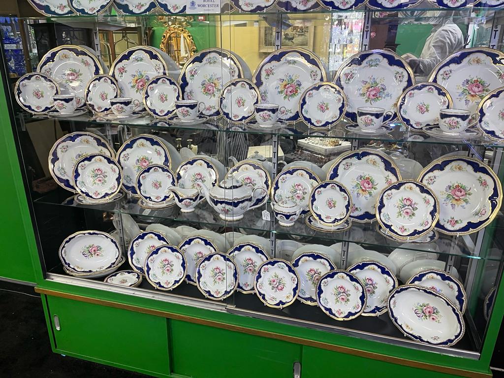 Royal Worcester Charlotte Dinner Service 70 Pieces - Image 2 of 9