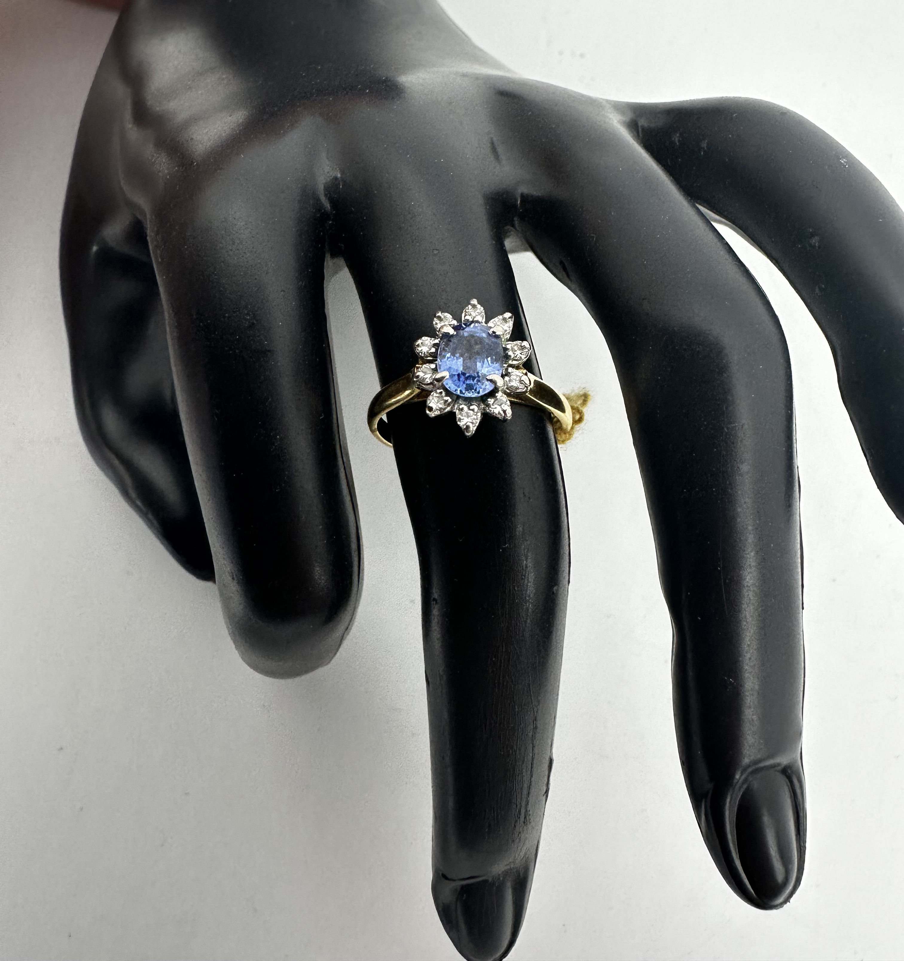 Cornflower Blue Sapphire & Diamond 18 ct. Cluster Ring - Image 10 of 11